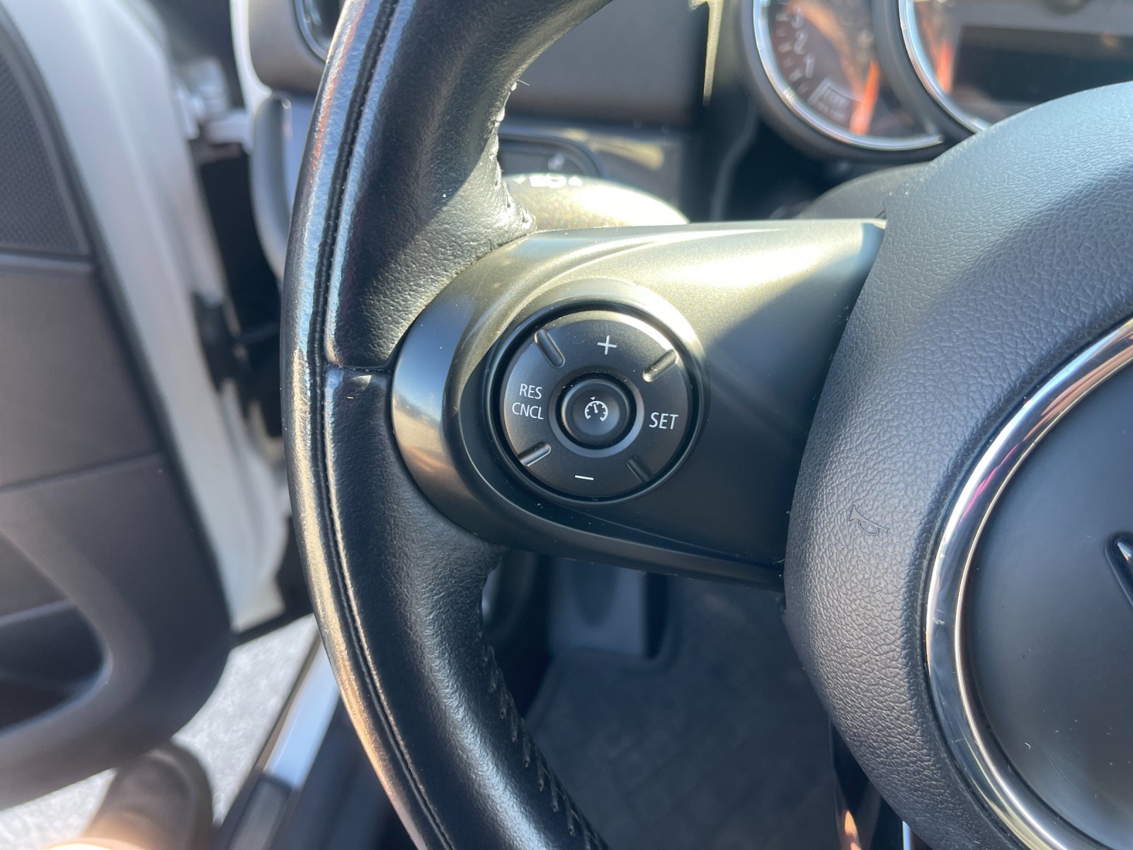 Used 2017 White MINI Base image 28