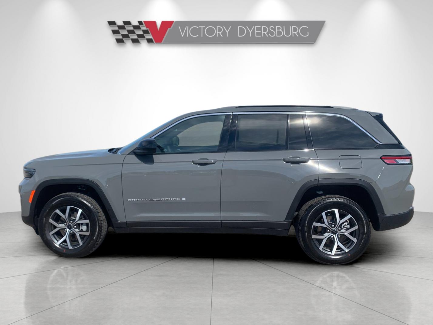 New 2027 Gray Jeep  image 7