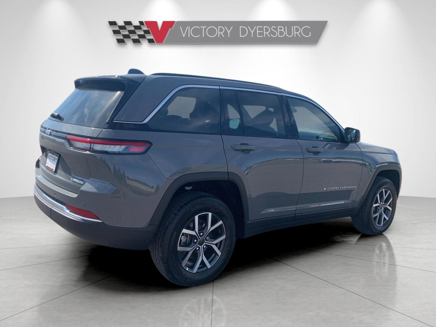 New 2027 Gray Jeep  image 4
