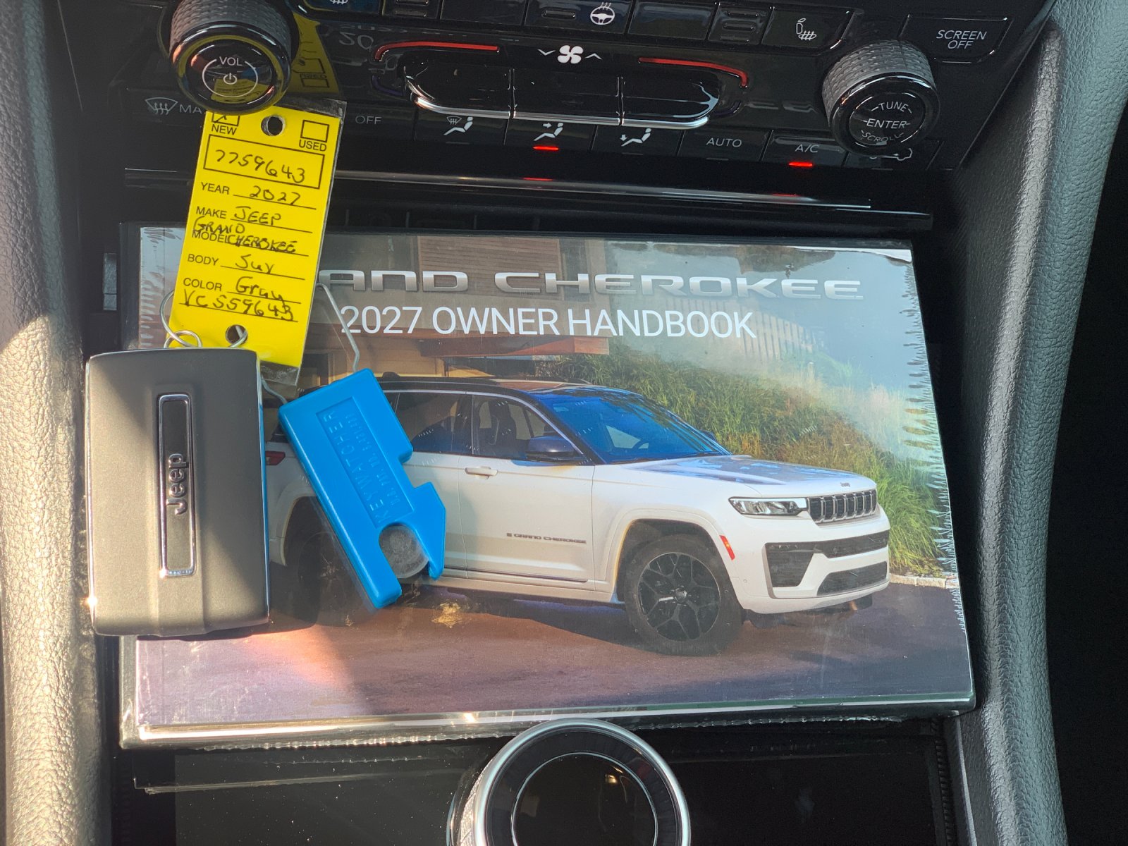 New 2027 Gray Jeep  image 10