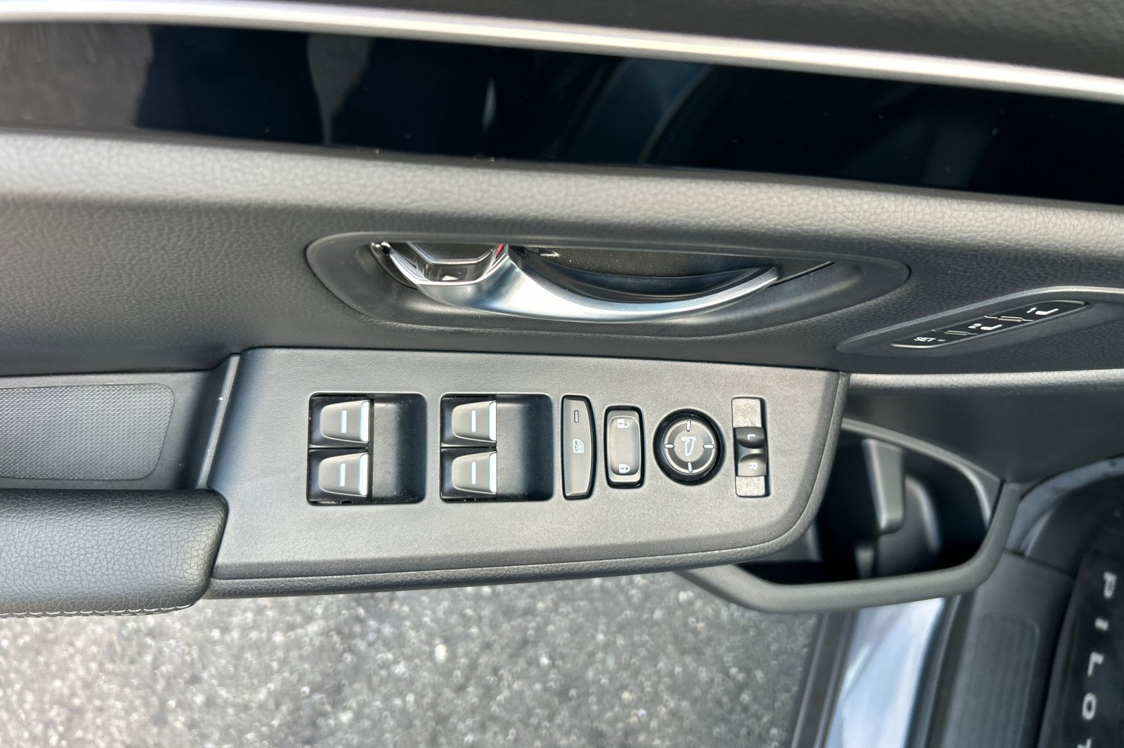 Used 2025 Modern Steel Metallic Honda Touring+ image 11