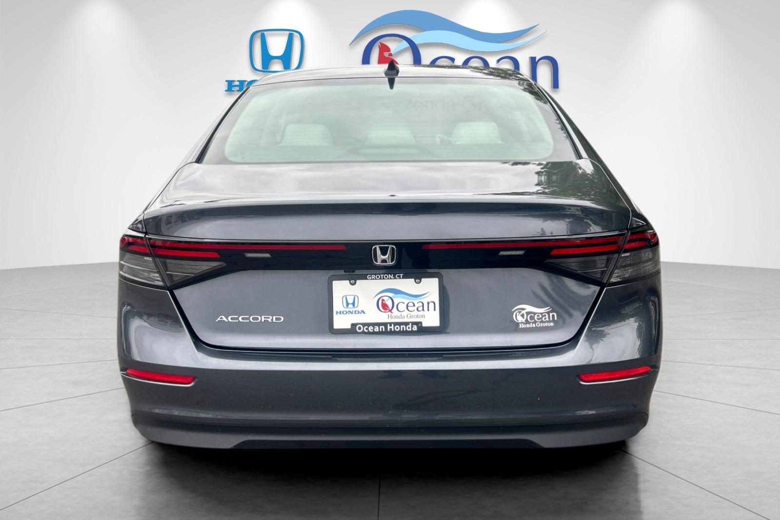 Used 2025 Meteorite Gray Metallic Honda SE image 4