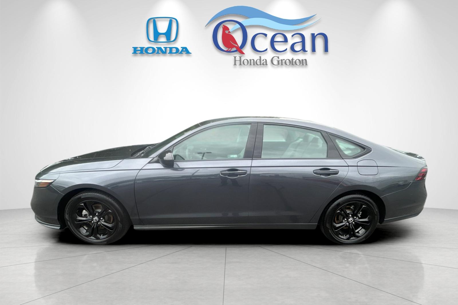 Used 2025 Meteorite Gray Metallic Honda SE image 6