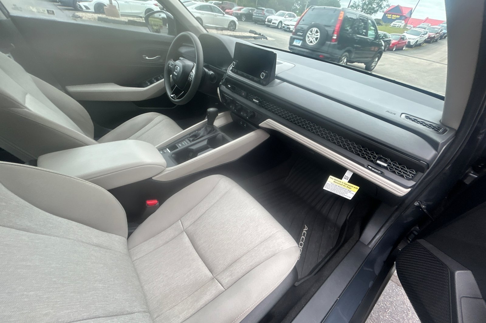 Used 2025 Meteorite Gray Metallic Honda SE image 15
