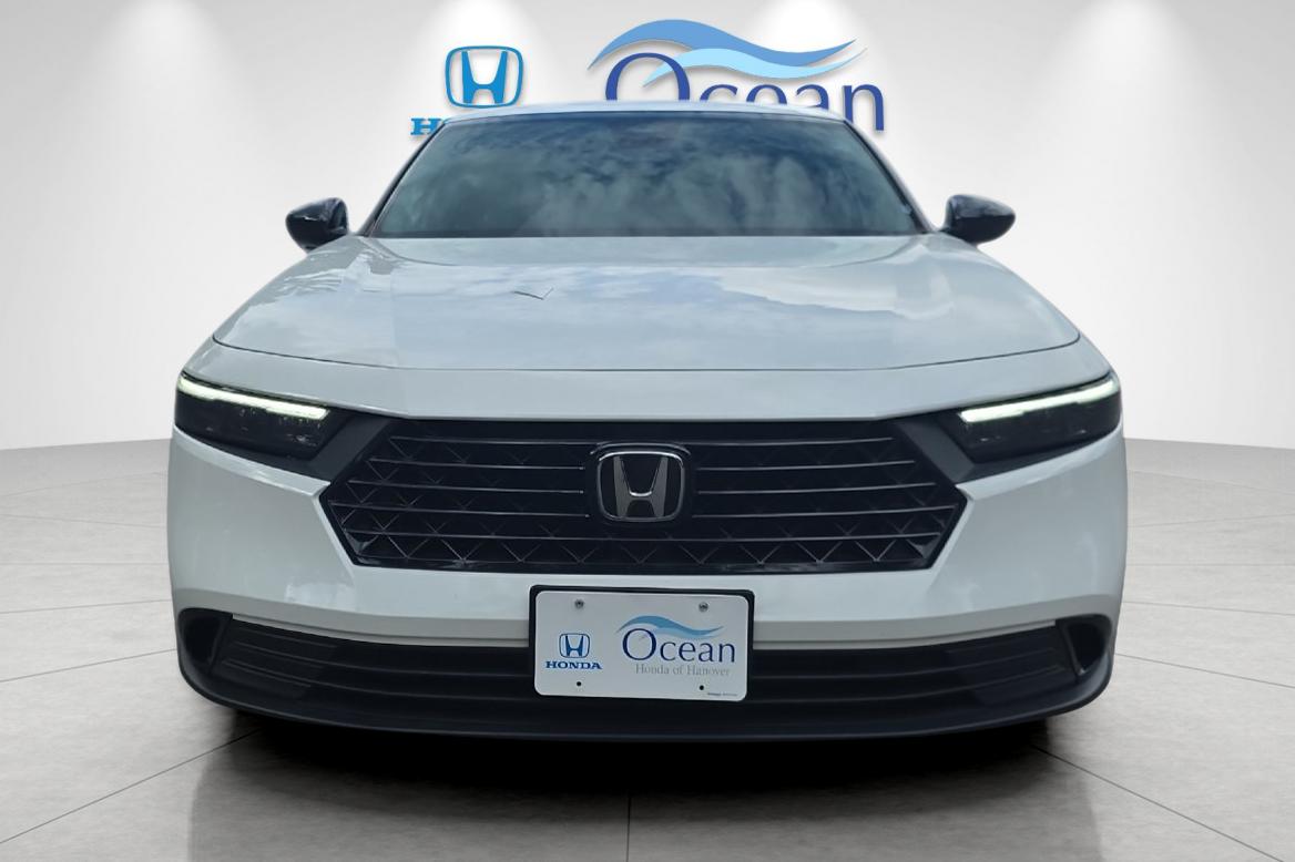 Used 2025 Platinum White Pearl Honda SE image 8