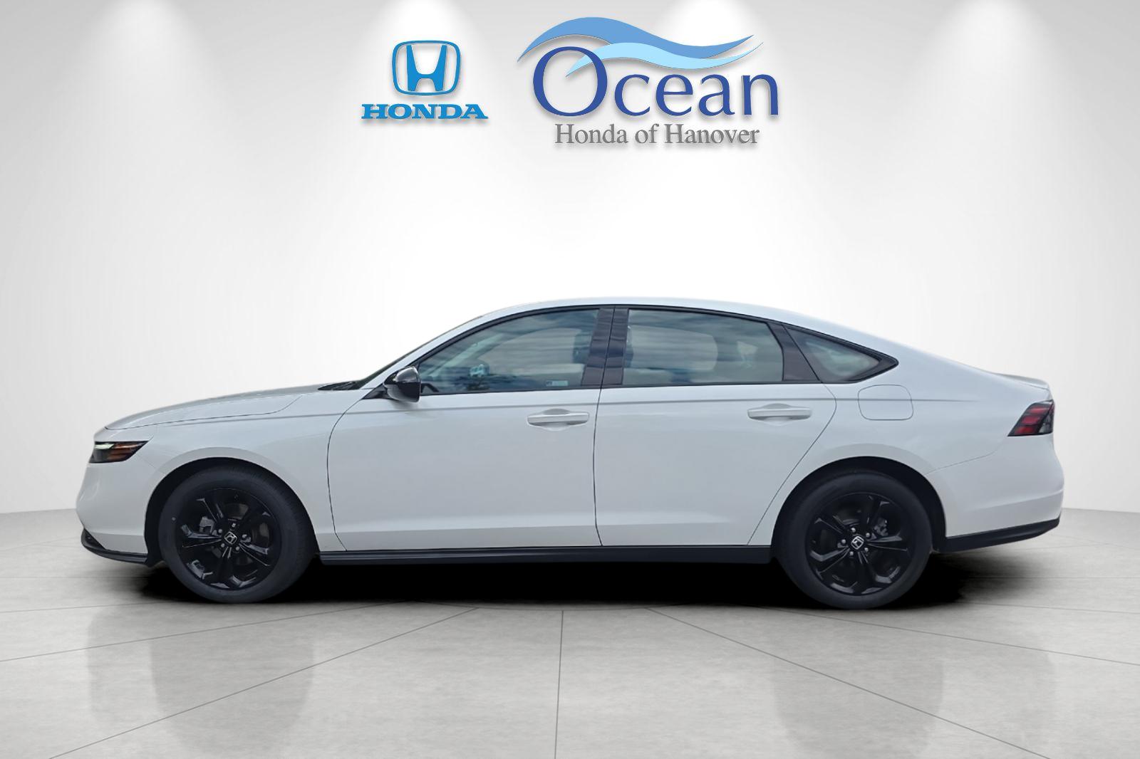 Used 2025 Platinum White Pearl Honda SE image 6