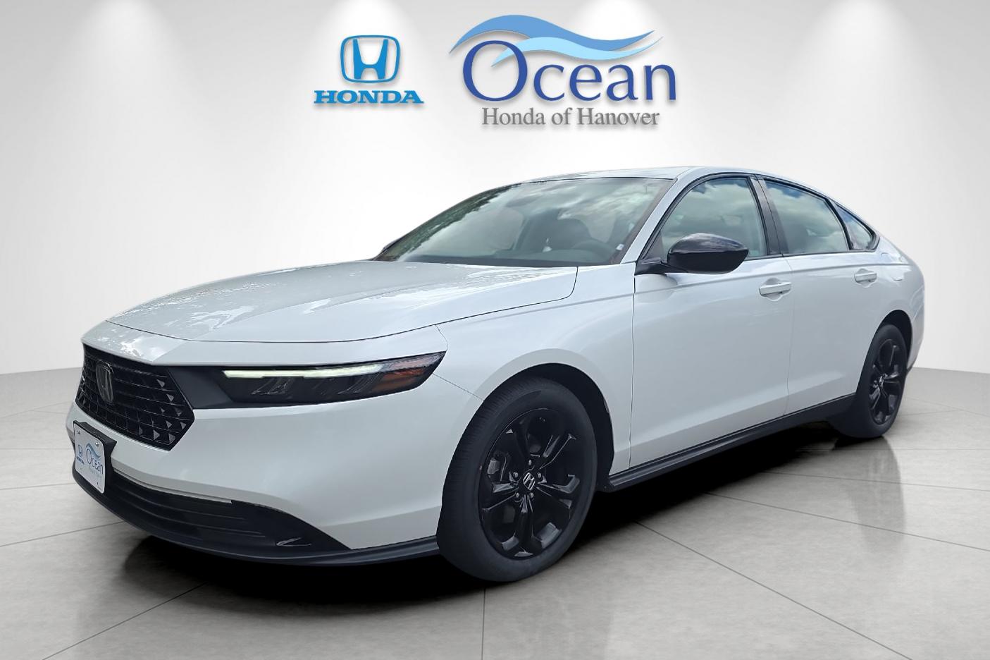 Used 2025 Platinum White Pearl Honda SE image 7