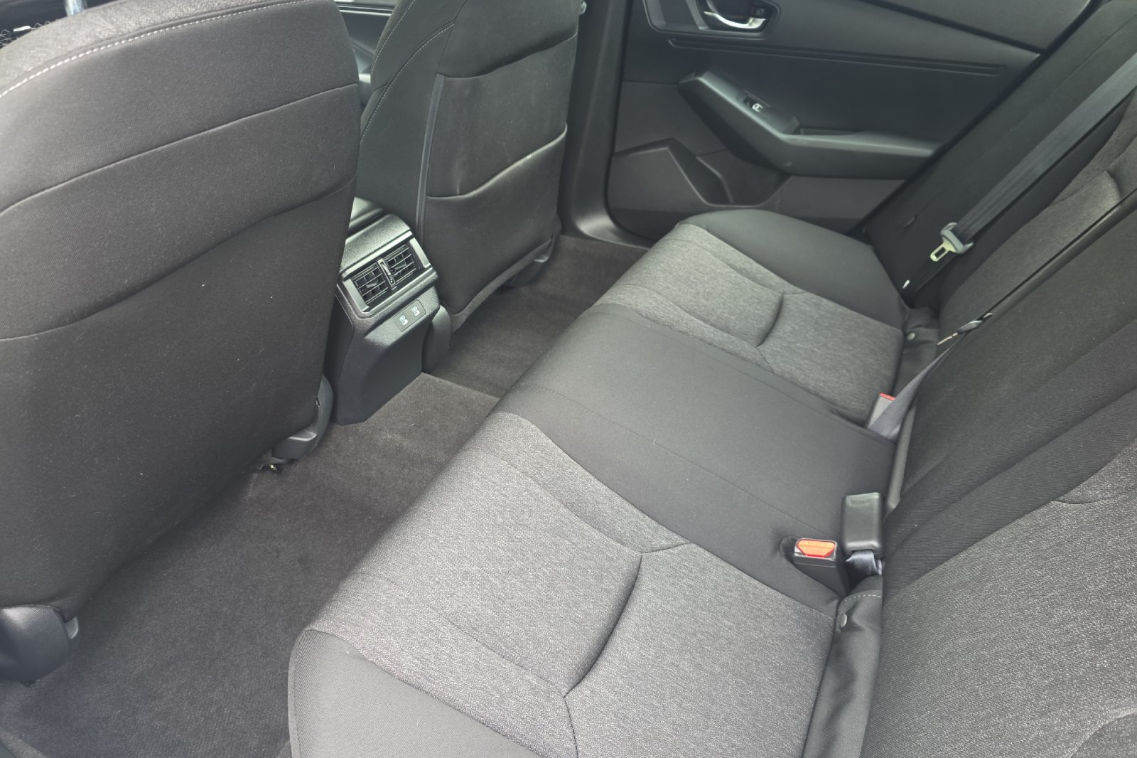 Used 2025 Platinum White Pearl Honda SE image 13