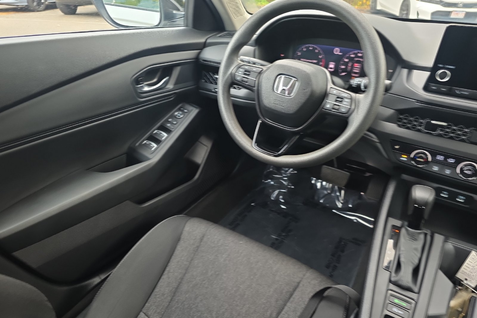 Used 2025 Platinum White Pearl Honda SE image 15
