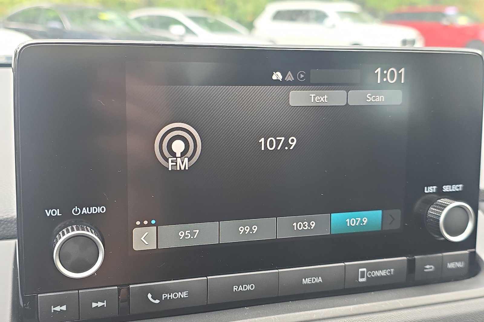 Used 2025 Platinum White Pearl Honda SE image 18