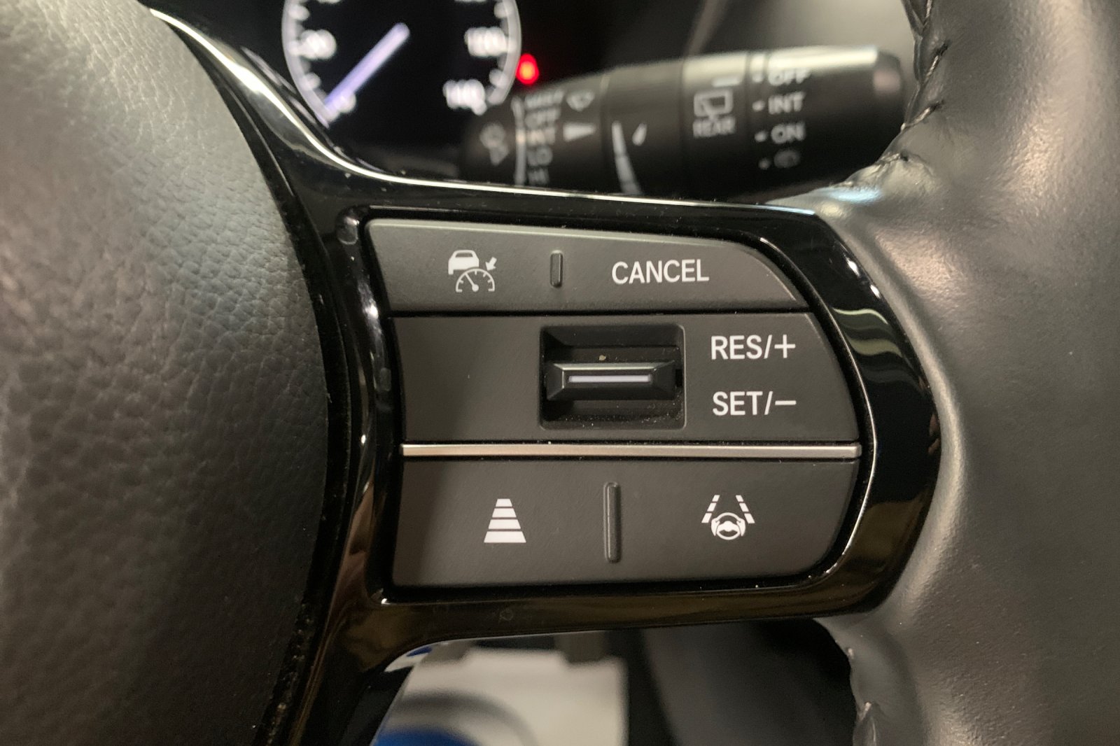 Certified Used 2024 Modern Steel Metallic Honda 5DR AWD EX-L image 28