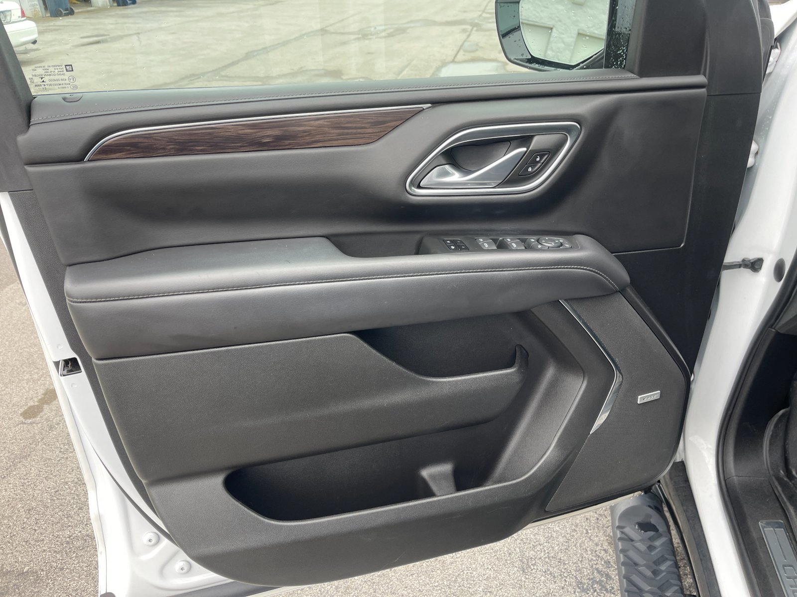 Used 2022 White Chevrolet Z71 image 12