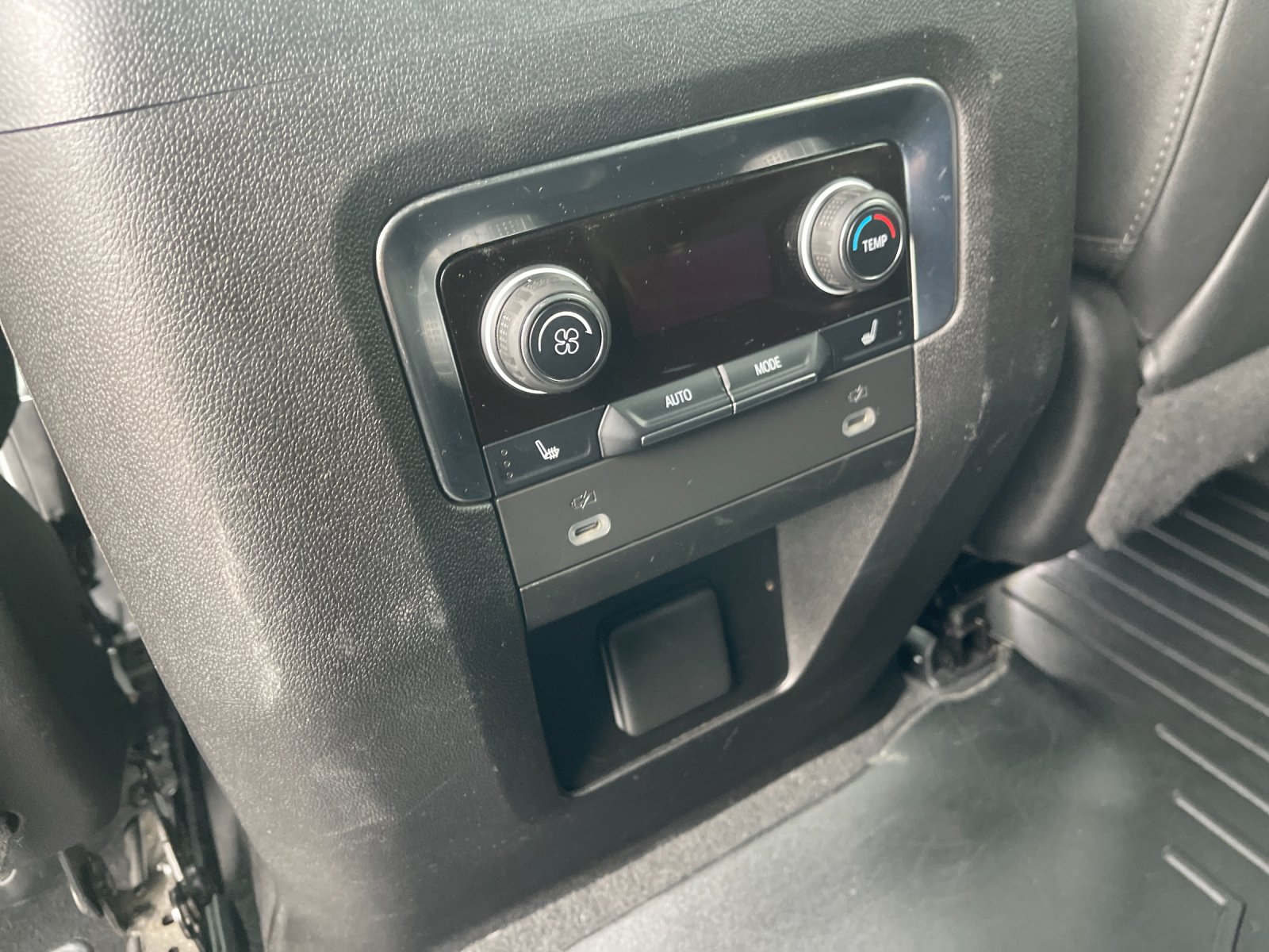 Used 2022 White Chevrolet Z71 image 15