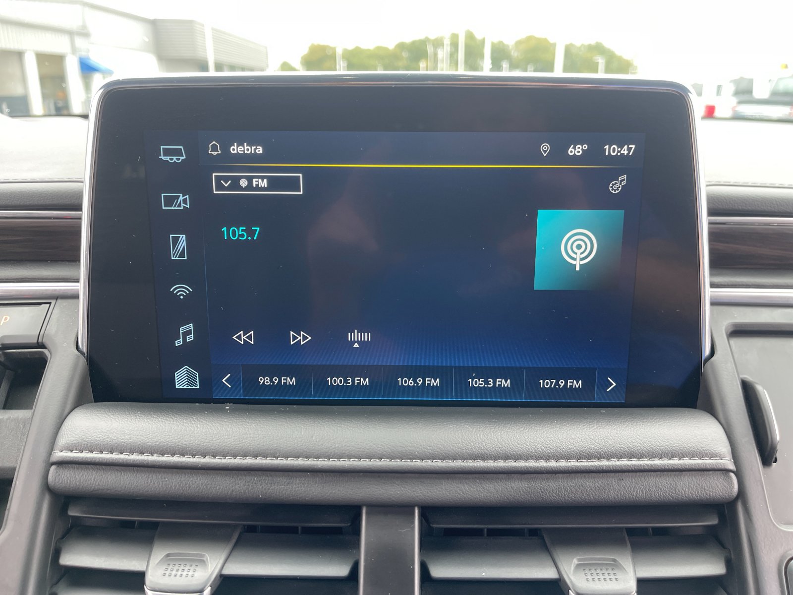 Used 2022 White Chevrolet Z71 image 23