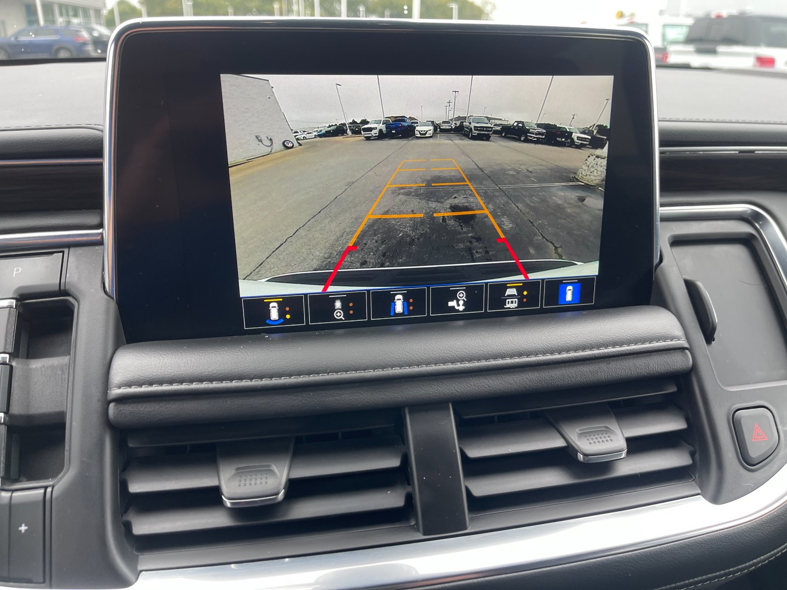 Used 2022 White Chevrolet Z71 image 24