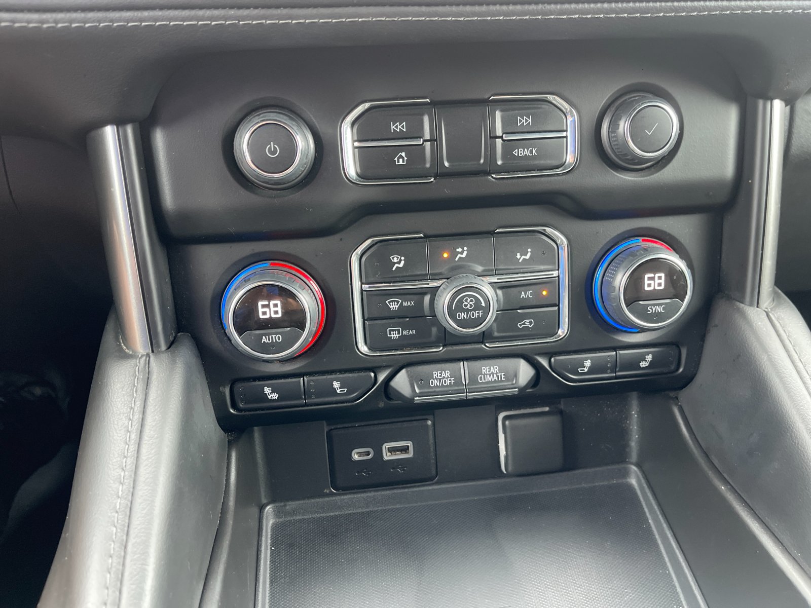 Used 2022 White Chevrolet Z71 image 25