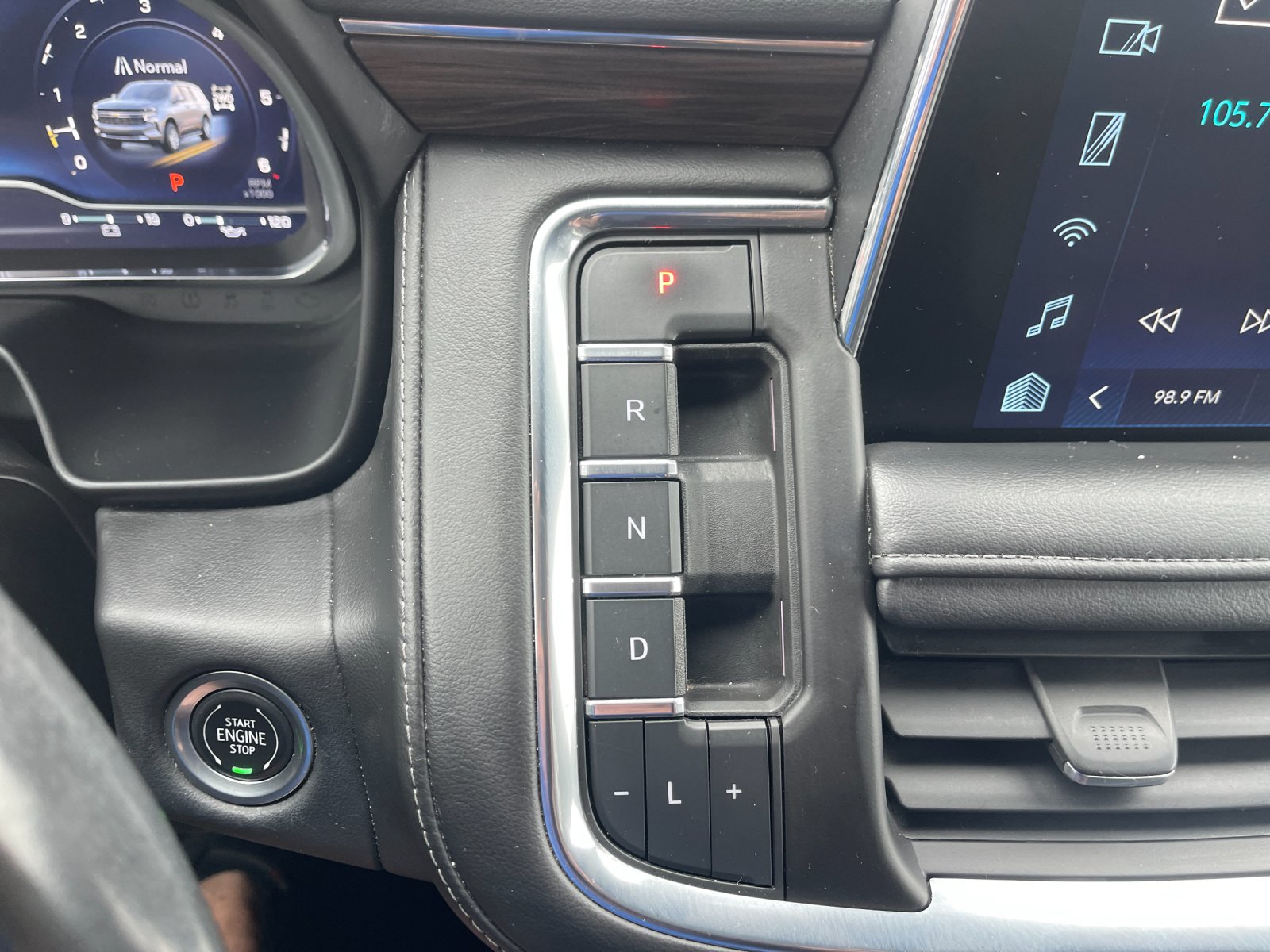 Used 2022 White Chevrolet Z71 image 26