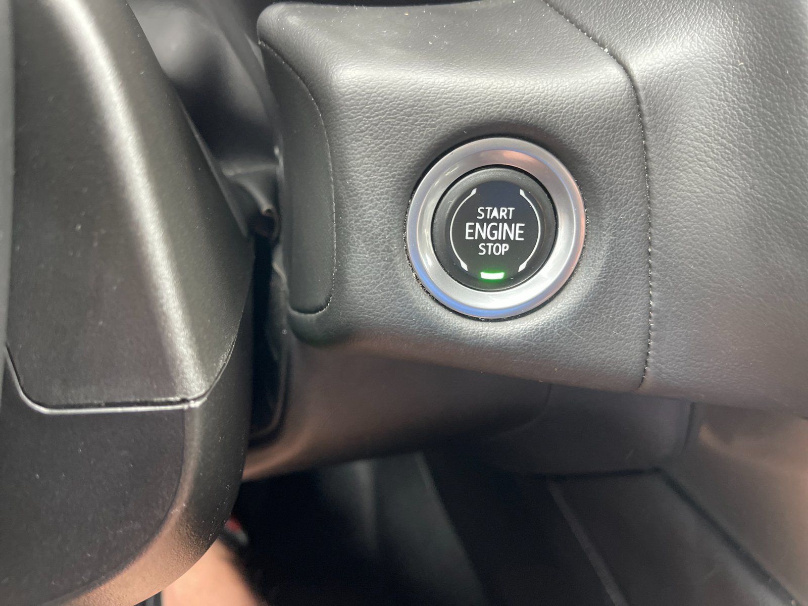 Used 2022 White Chevrolet Z71 image 27