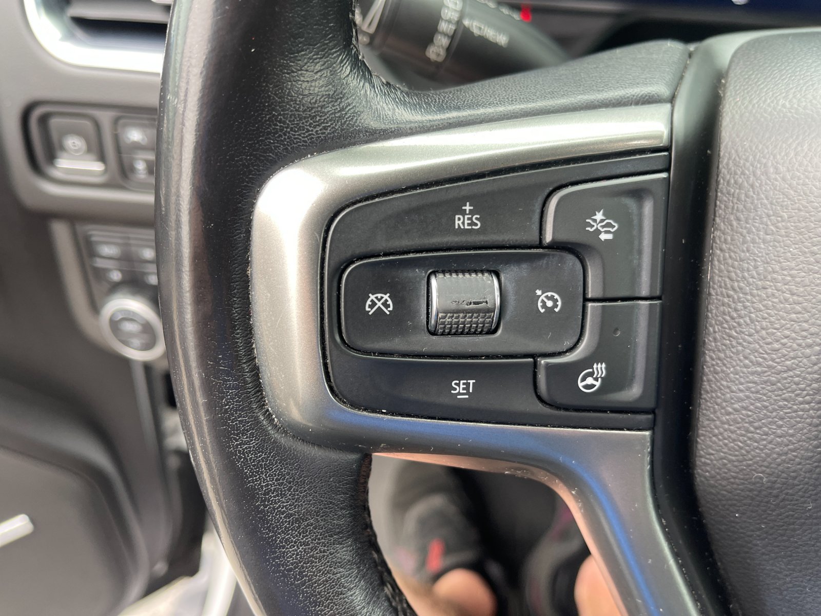 Used 2022 White Chevrolet Z71 image 29
