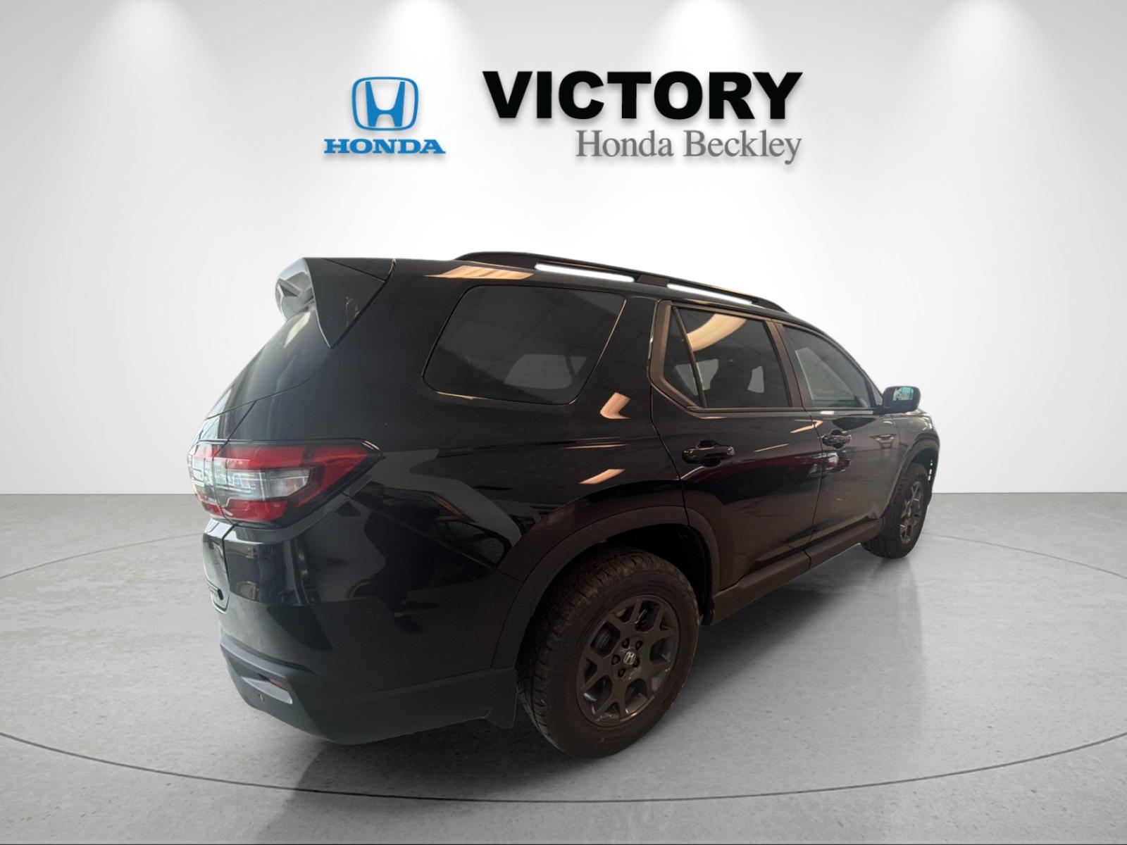 New 2026 Crystal Black Pearl Honda AWD TrailSport image 5