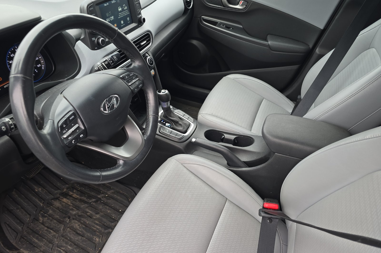 Used 2020 White Hyundai Limited image 7