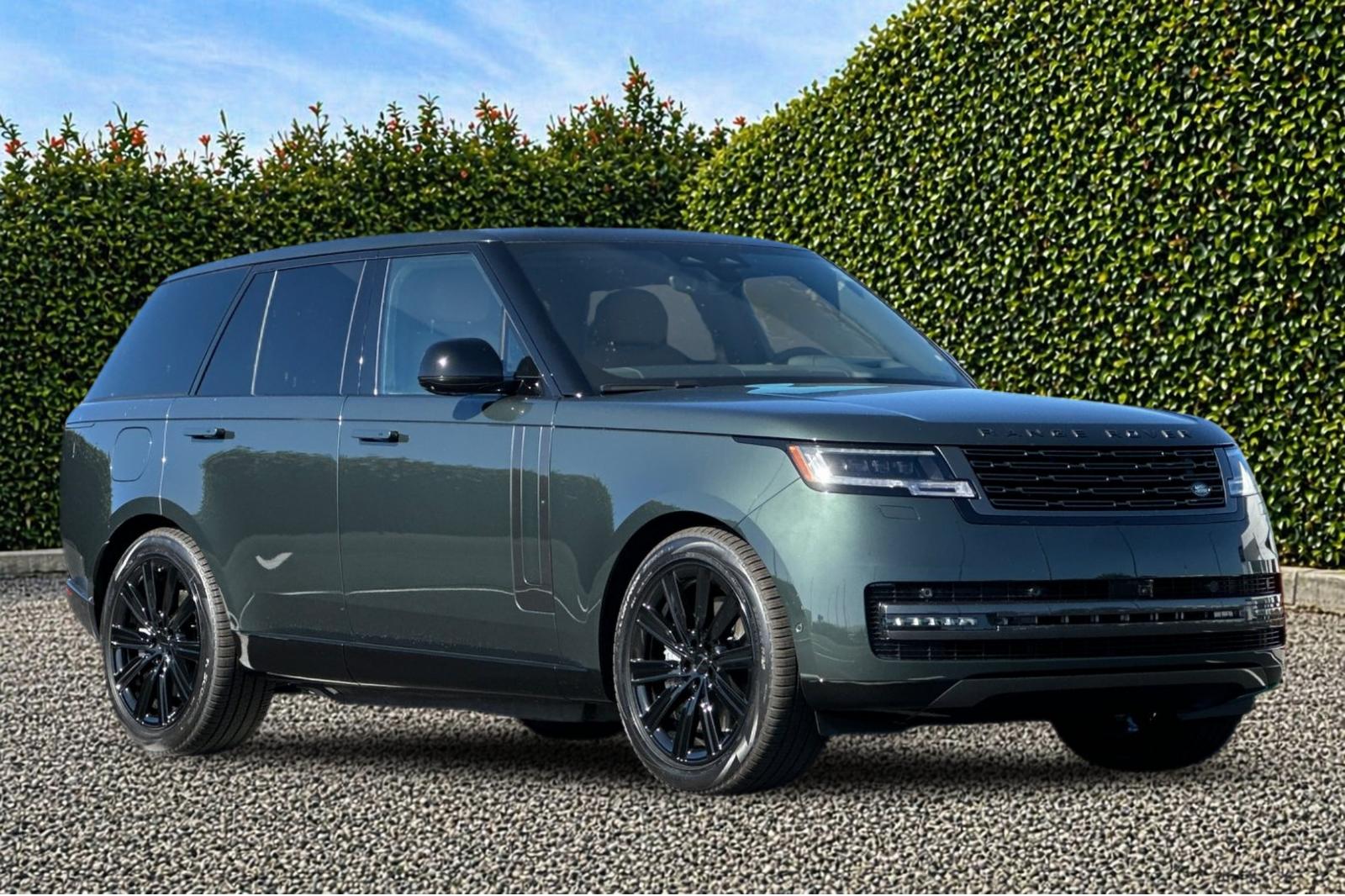 New 2026 Belgravia Green Land Rover SE image 8