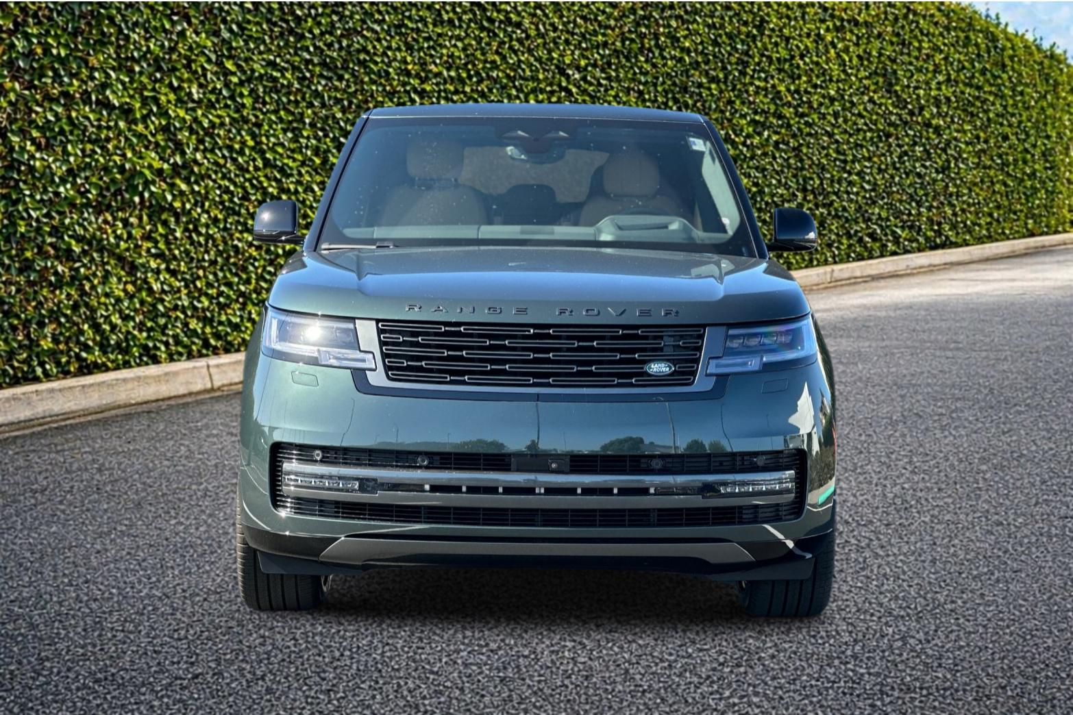 New 2026 Belgravia Green Land Rover SE image 9