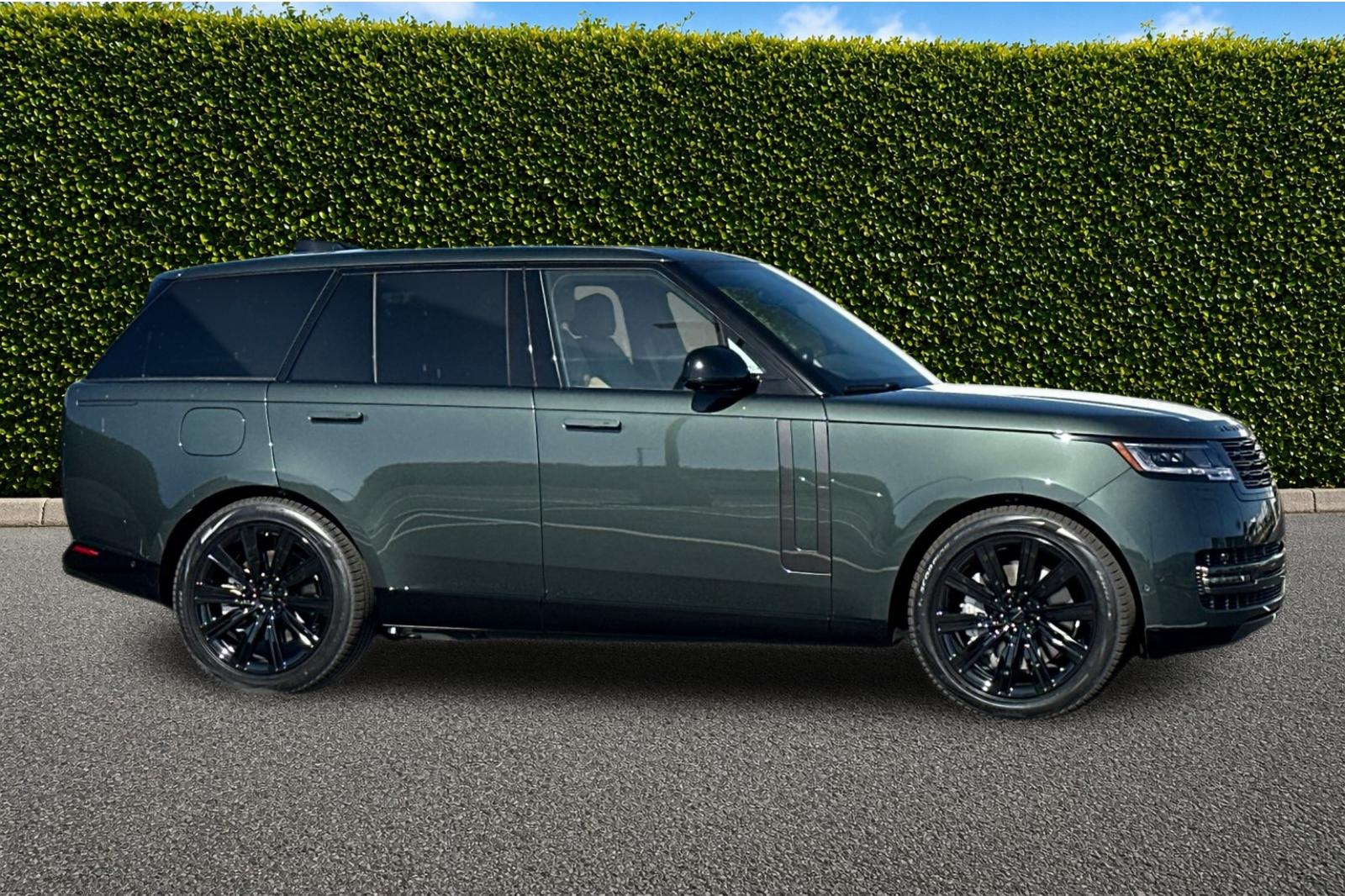 New 2026 Belgravia Green Land Rover SE image 7