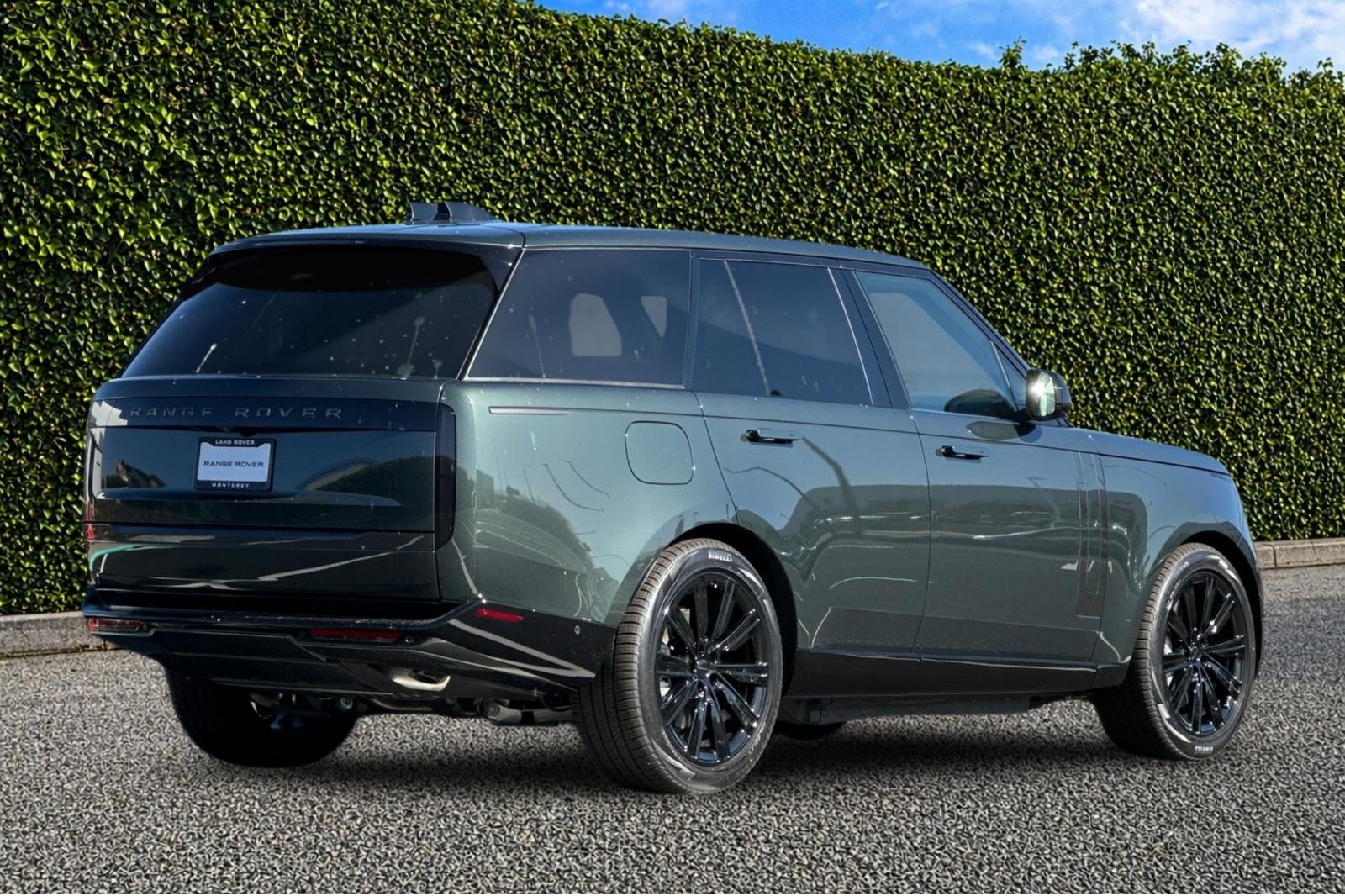 New 2026 Belgravia Green Land Rover SE image 6