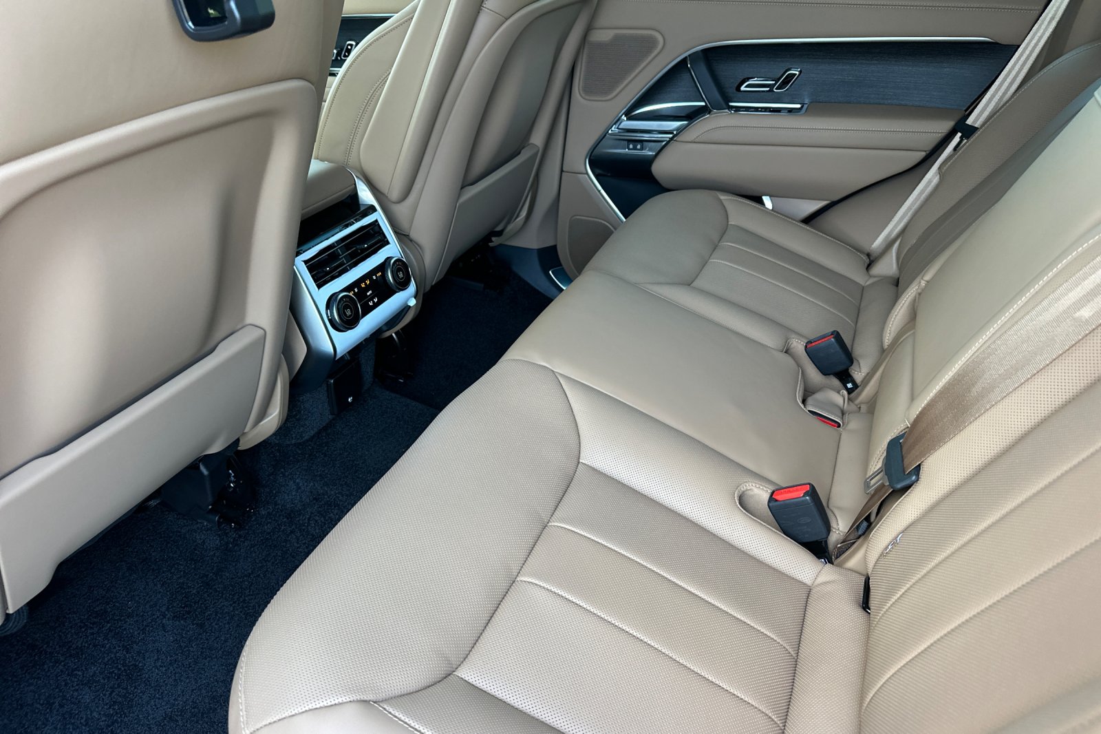 New 2026 Belgravia Green Land Rover SE image 12