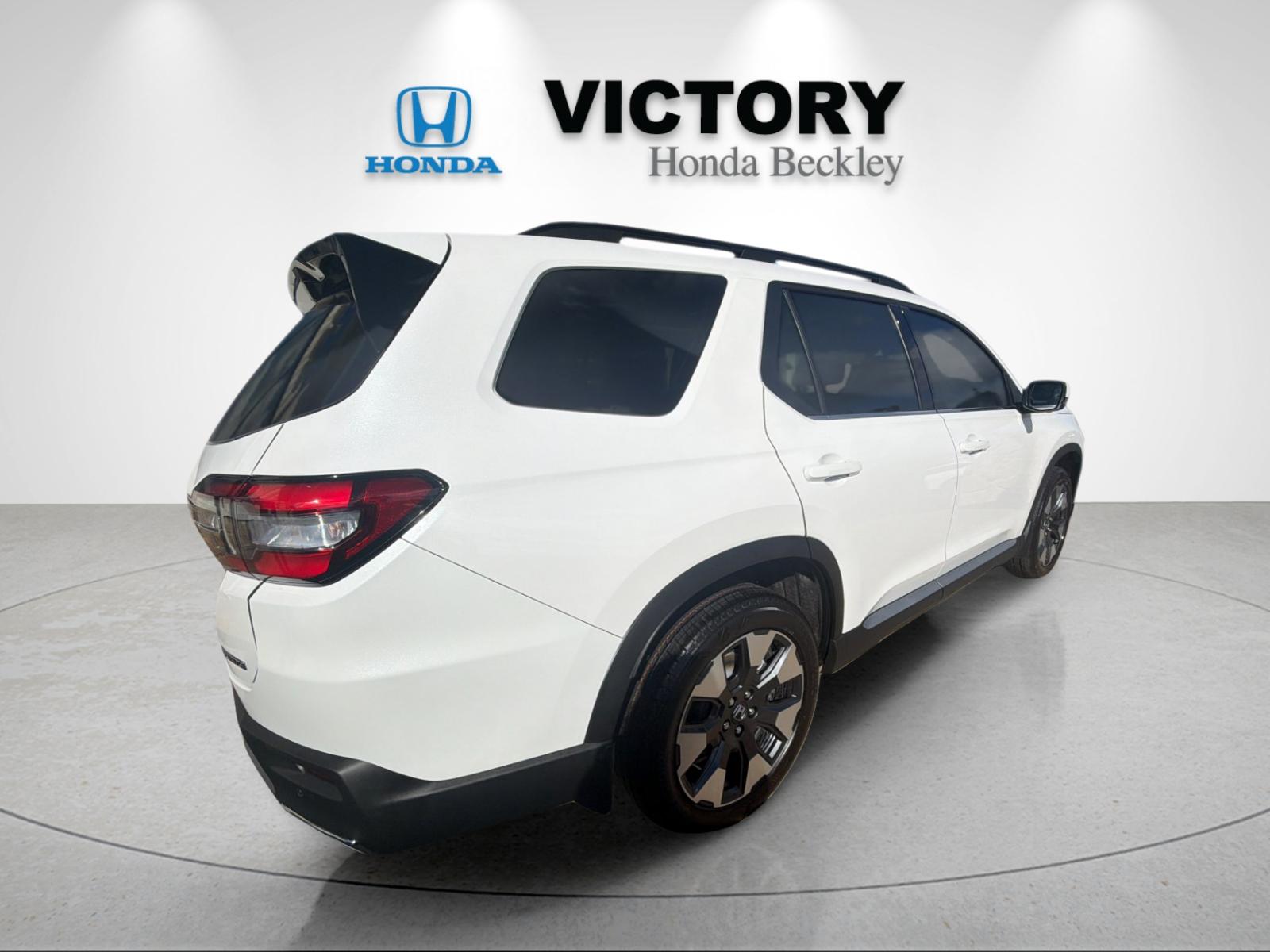 New 2026 Platinum White Pearl Honda AWD Touring image 5
