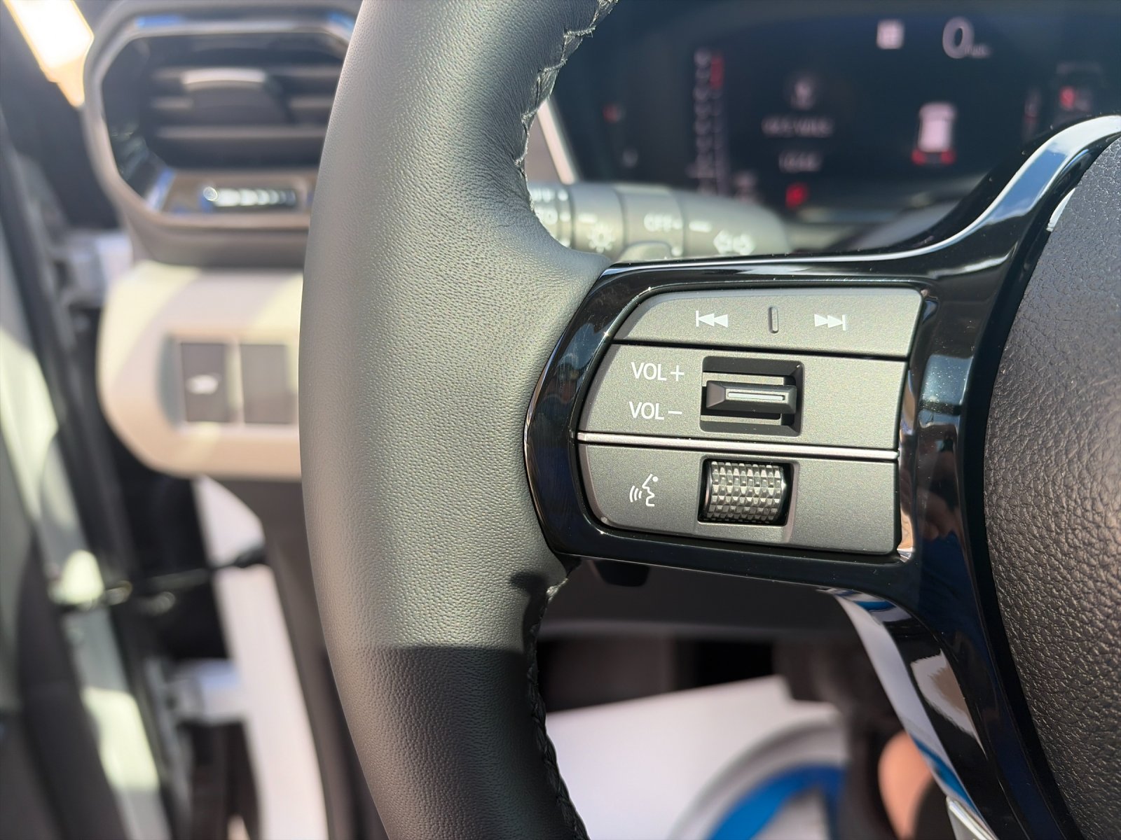 New 2026 Platinum White Pearl Honda AWD Touring image 30