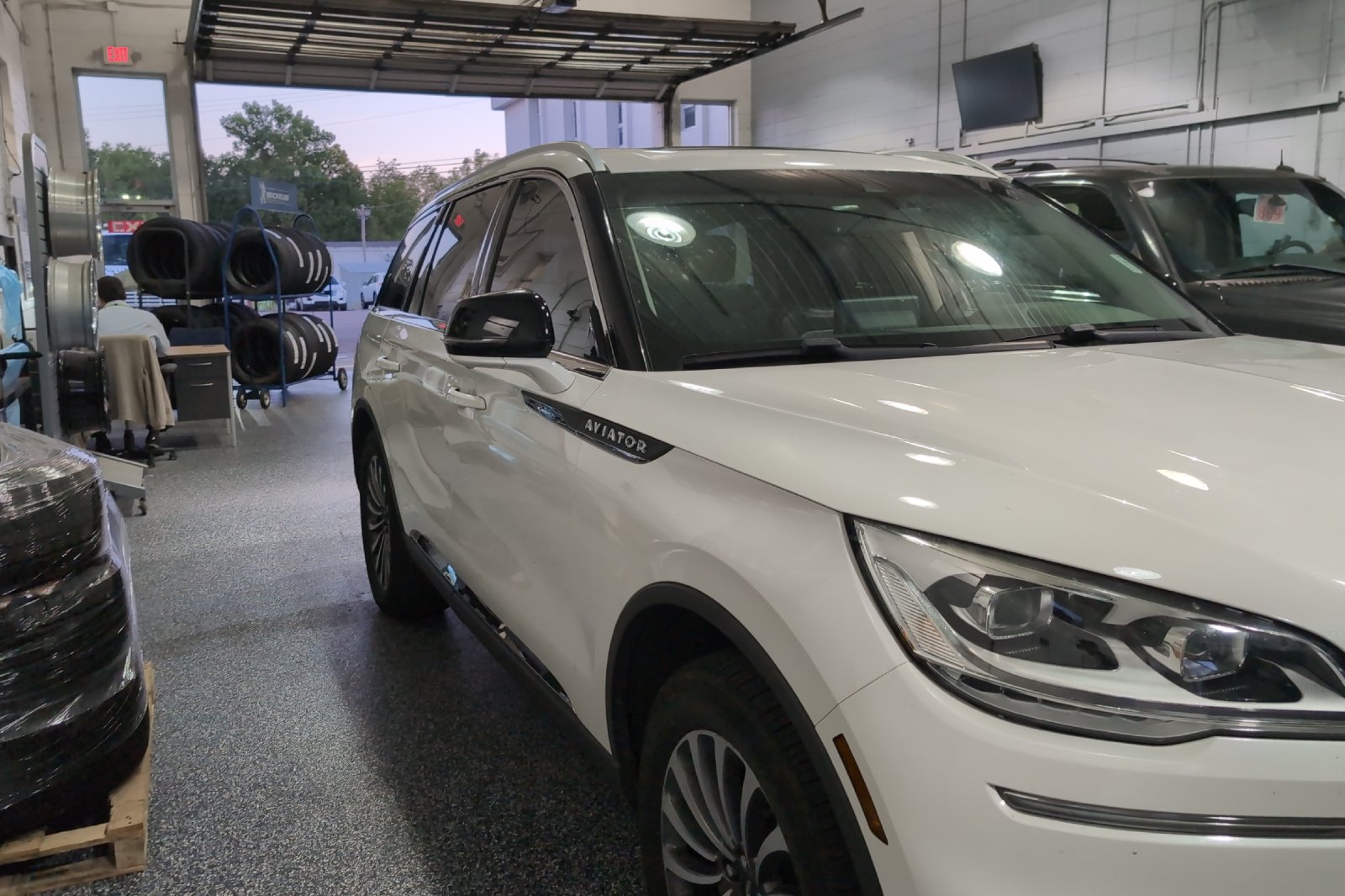 Used 2020 White Lincoln Reserve image 3