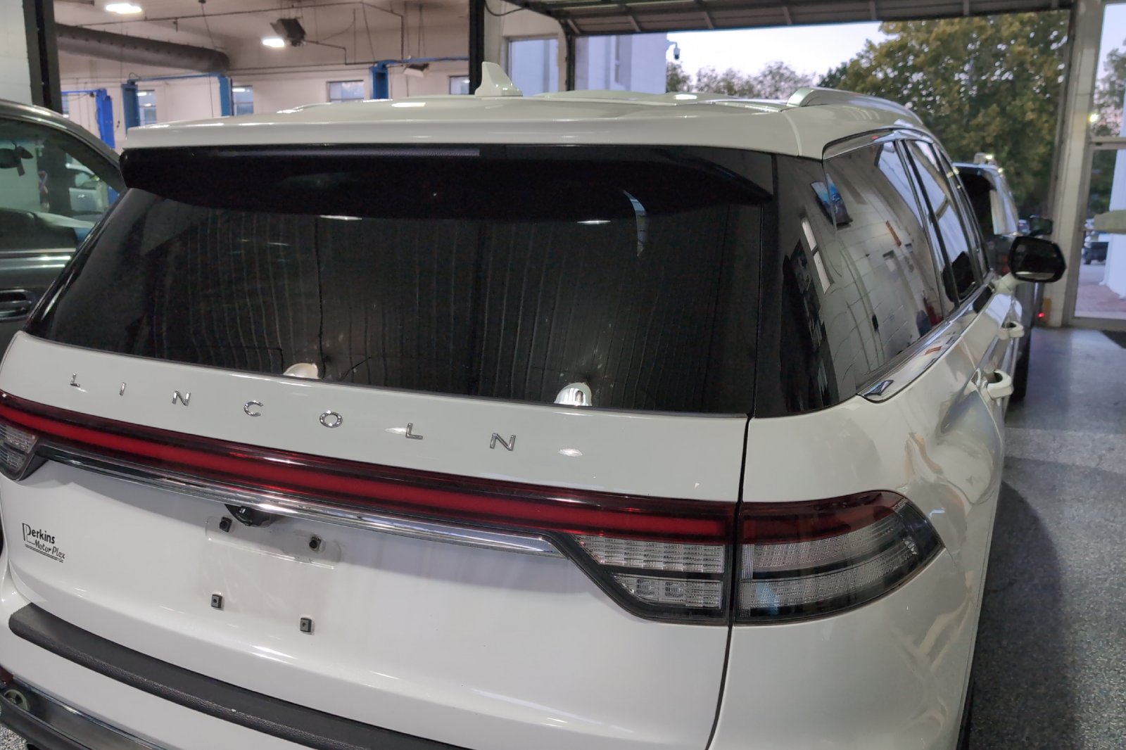 Used 2020 White Lincoln Reserve image 7