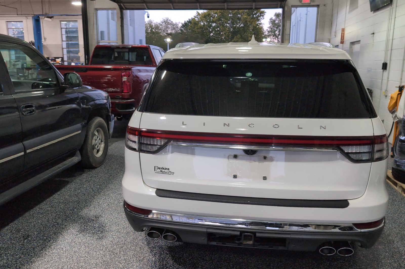 Used 2020 White Lincoln Reserve image 8