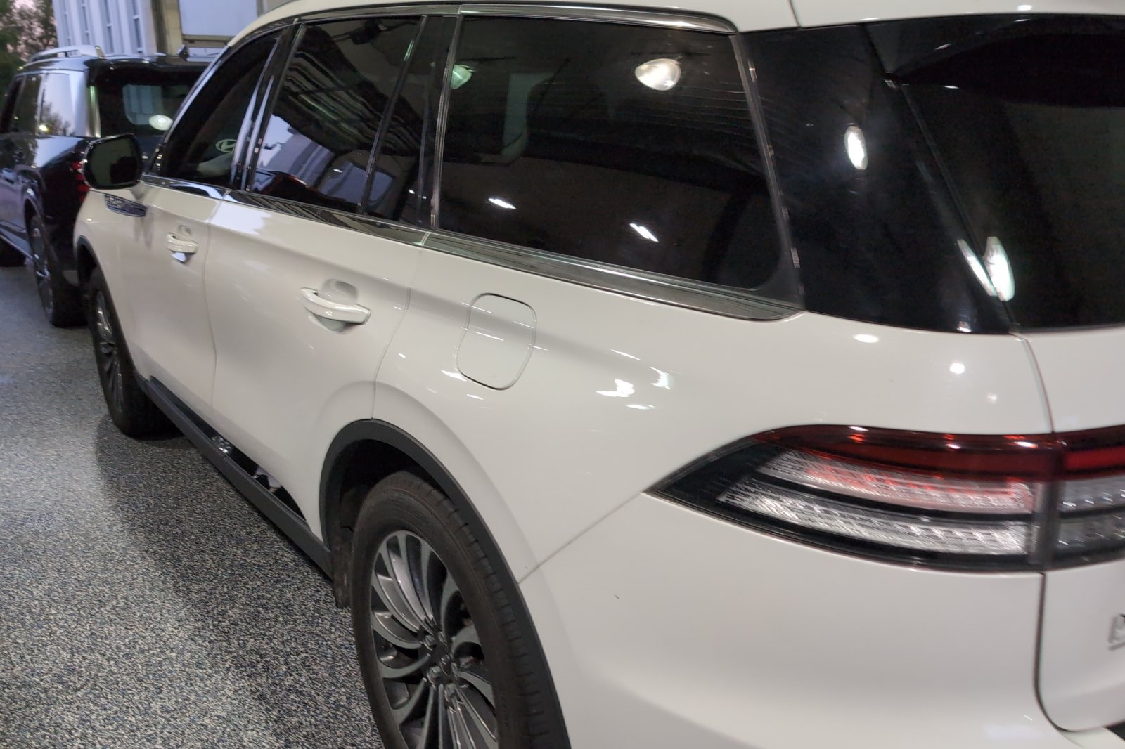 Used 2020 White Lincoln Reserve image 11