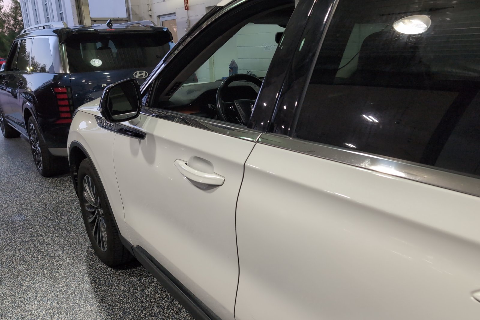 Used 2020 White Lincoln Reserve image 12
