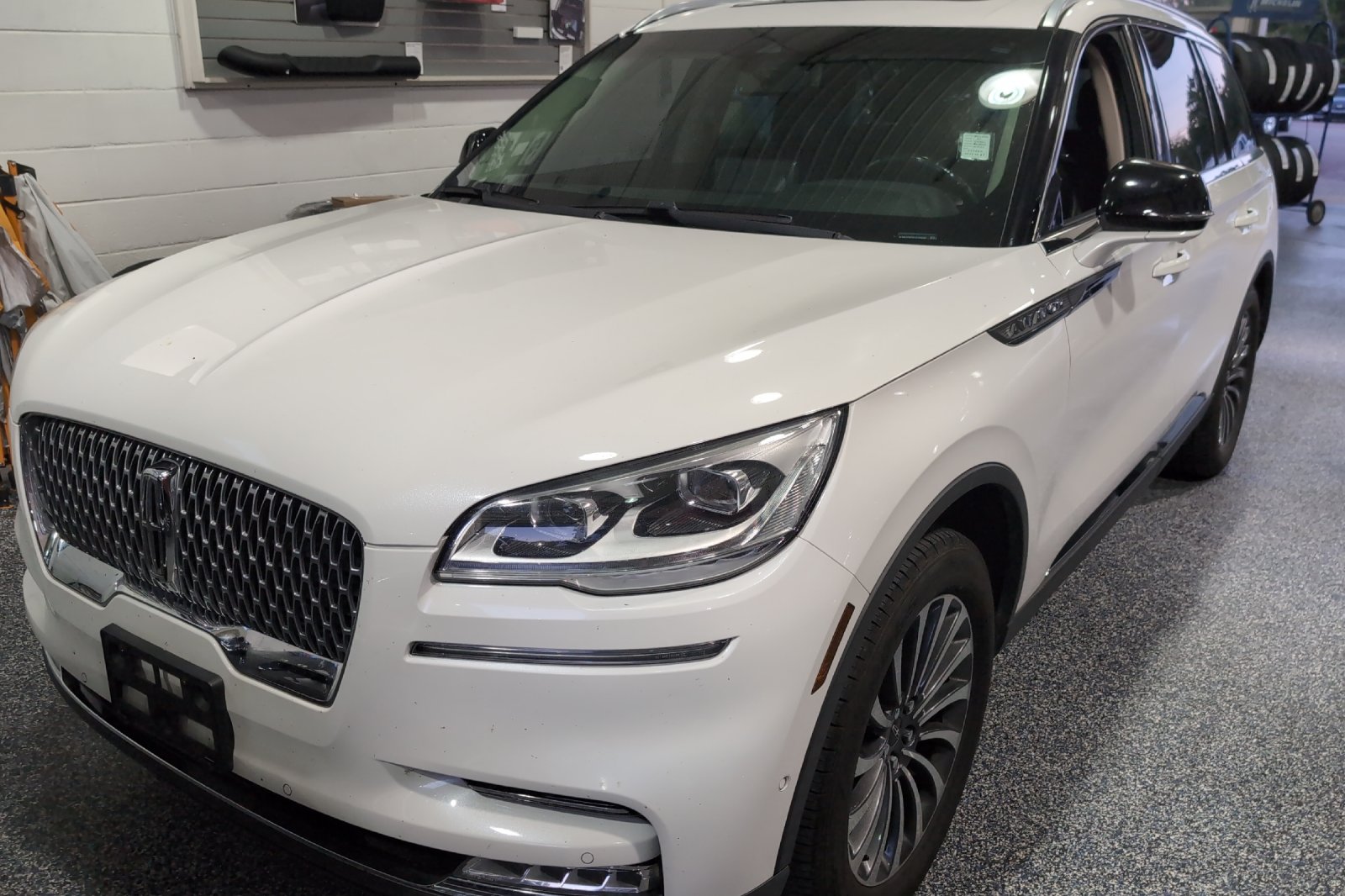 Used 2020 White Lincoln Reserve image 13