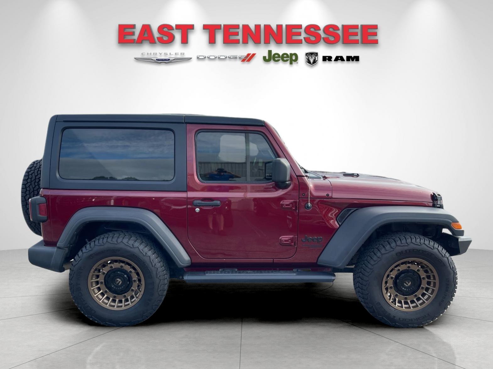 Used 2021  Jeep Sport S image 2