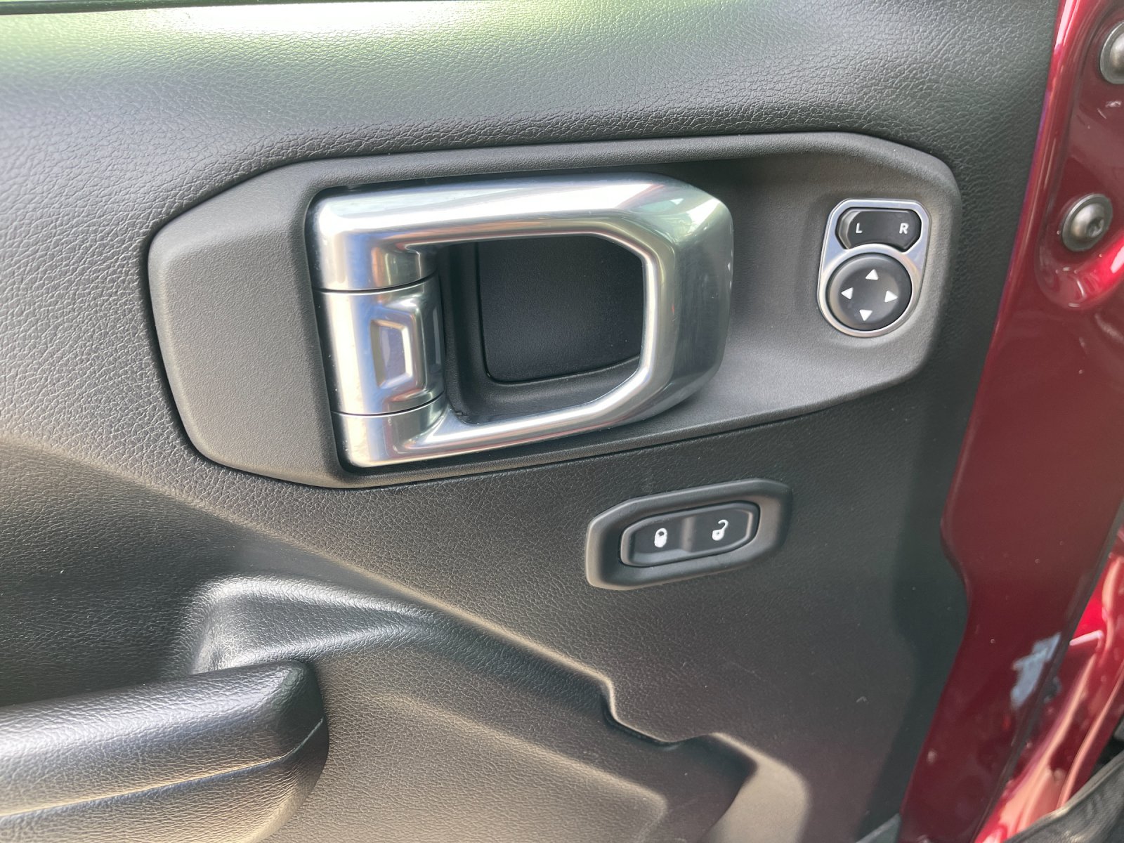 Used 2021  Jeep Sport S image 13