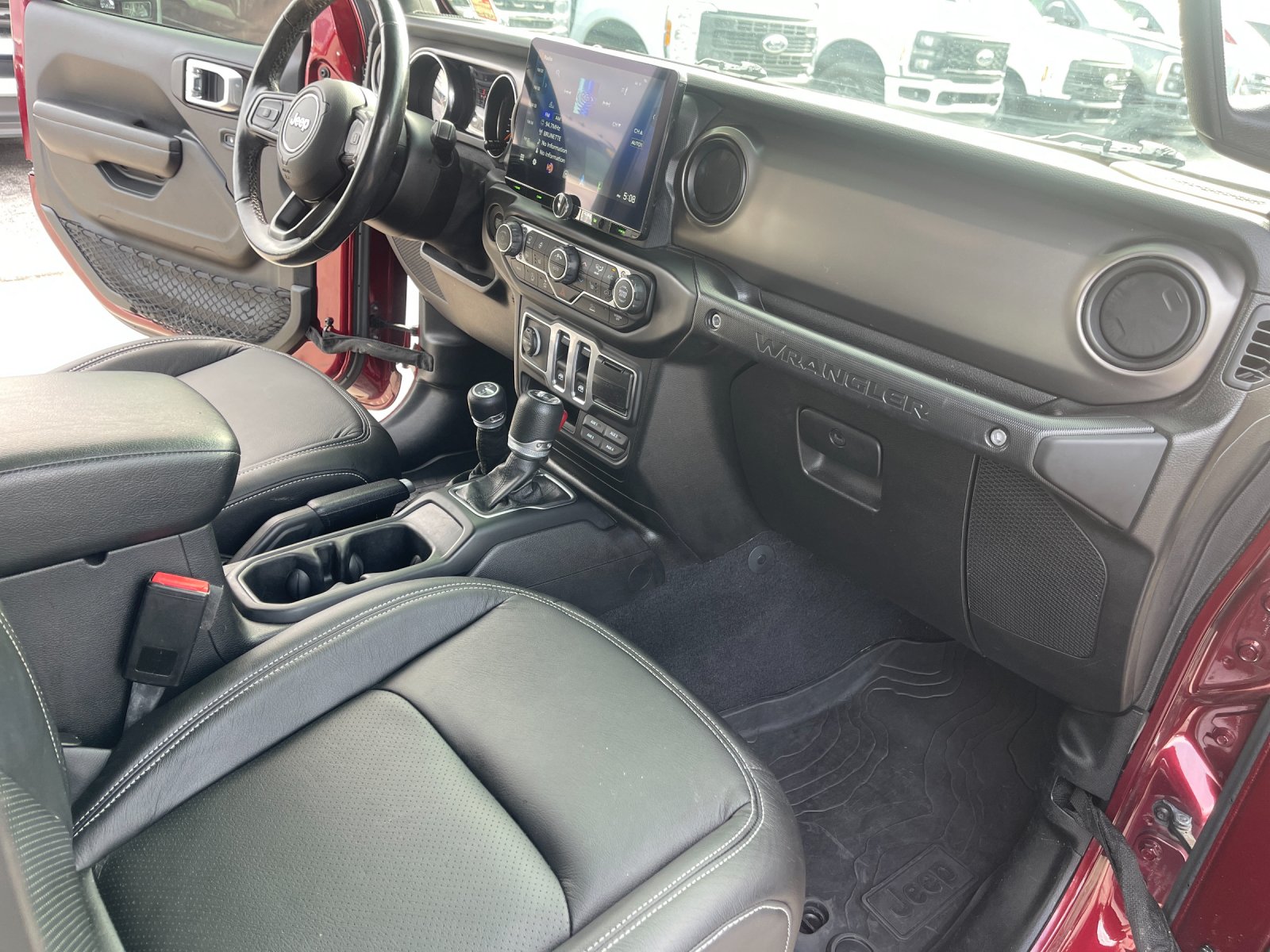 Used 2021  Jeep Sport S image 19
