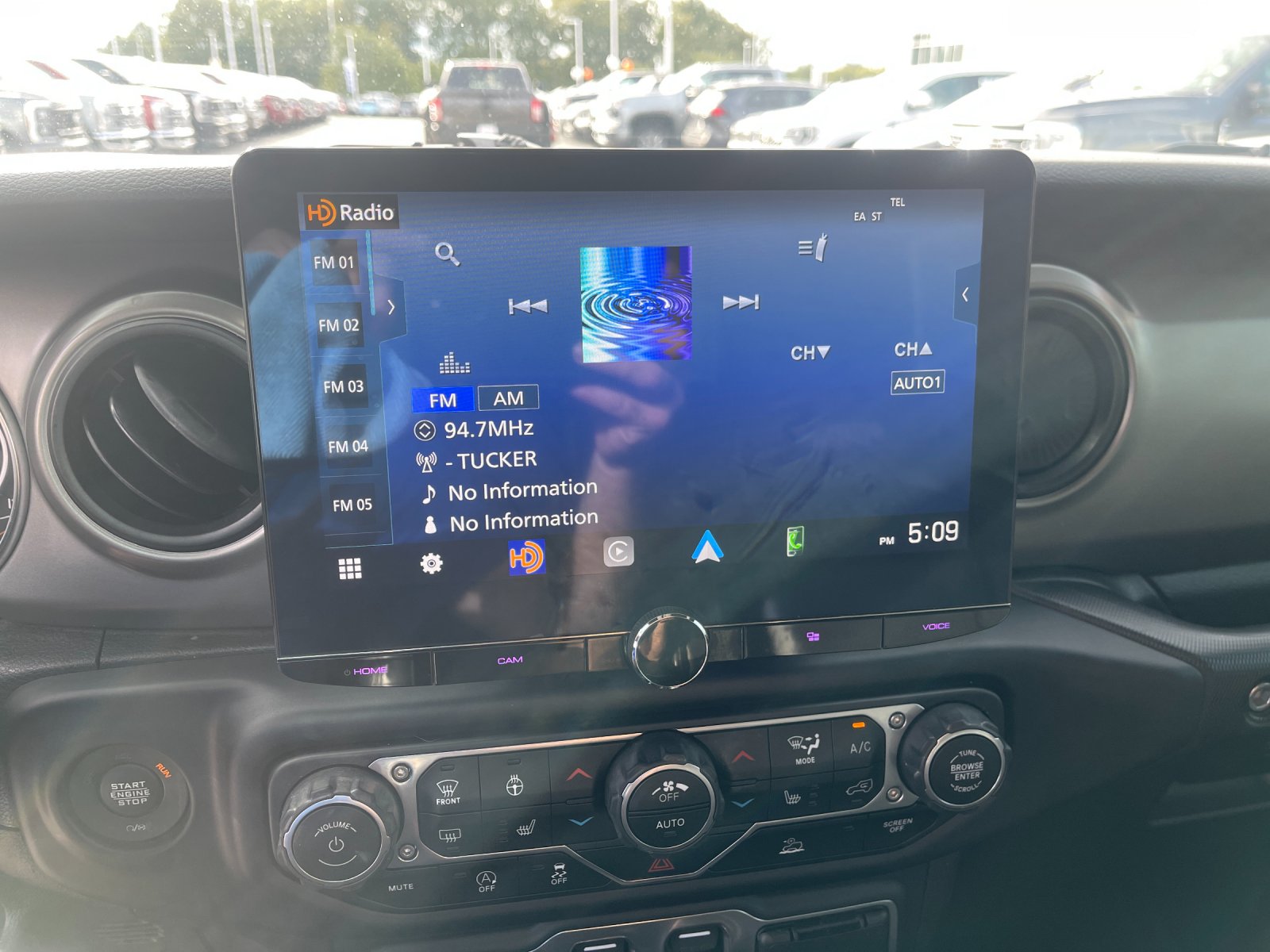 Used 2021  Jeep Sport S image 21