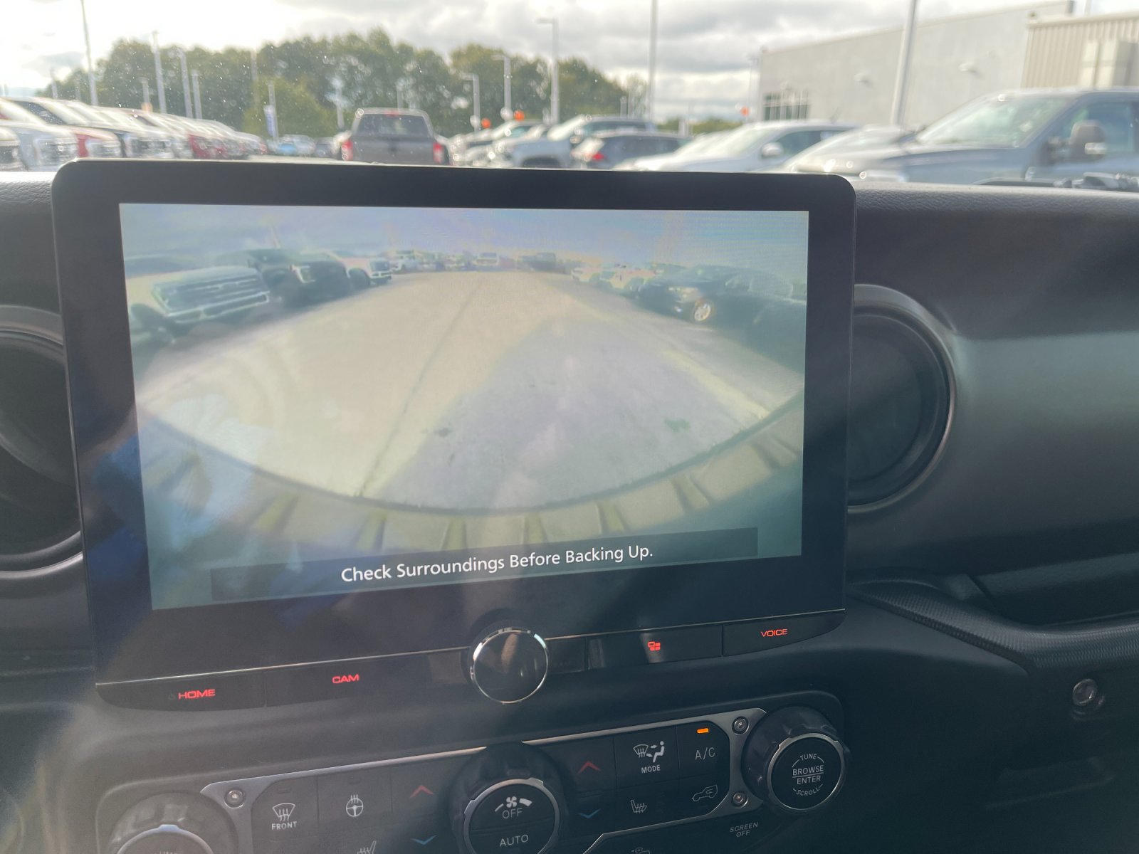 Used 2021  Jeep Sport S image 22