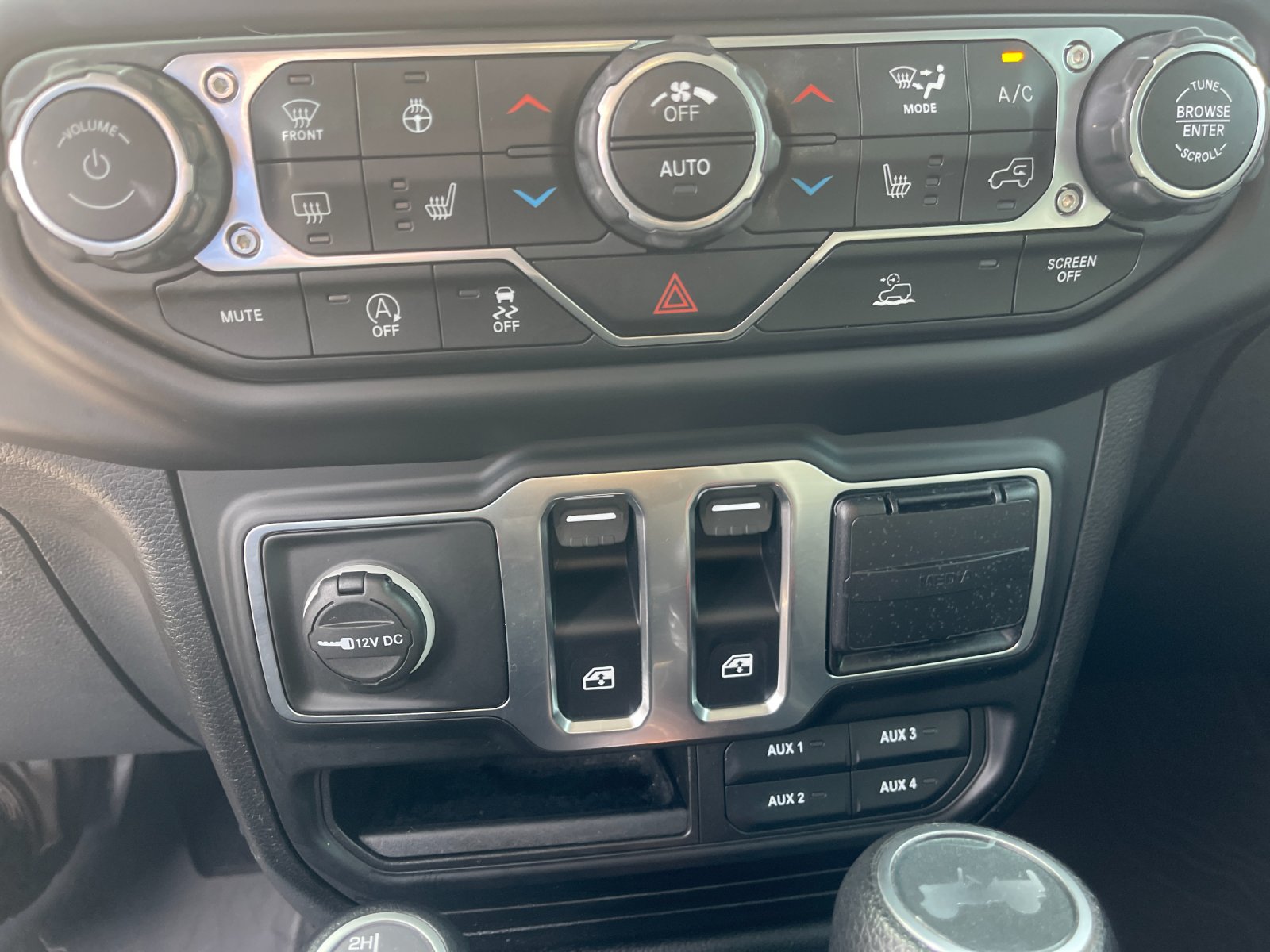 Used 2021  Jeep Sport S image 23