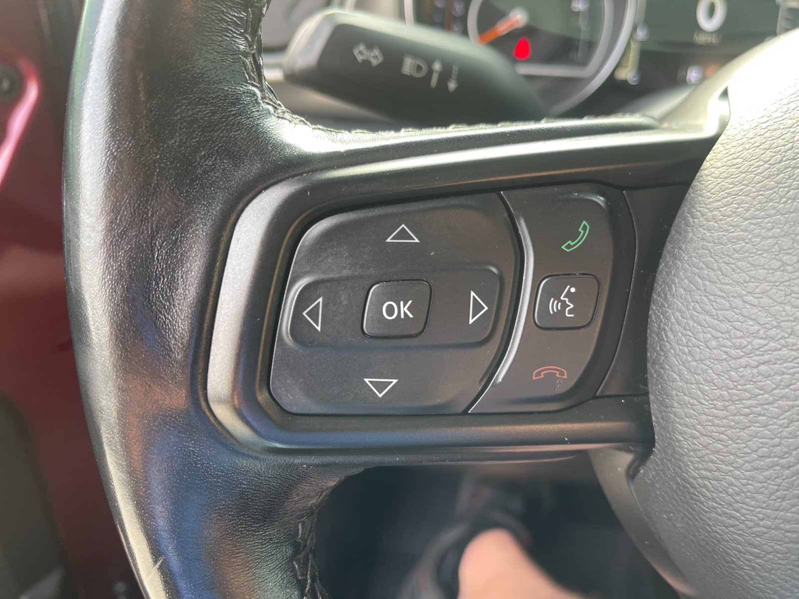 Used 2021  Jeep Sport S image 27