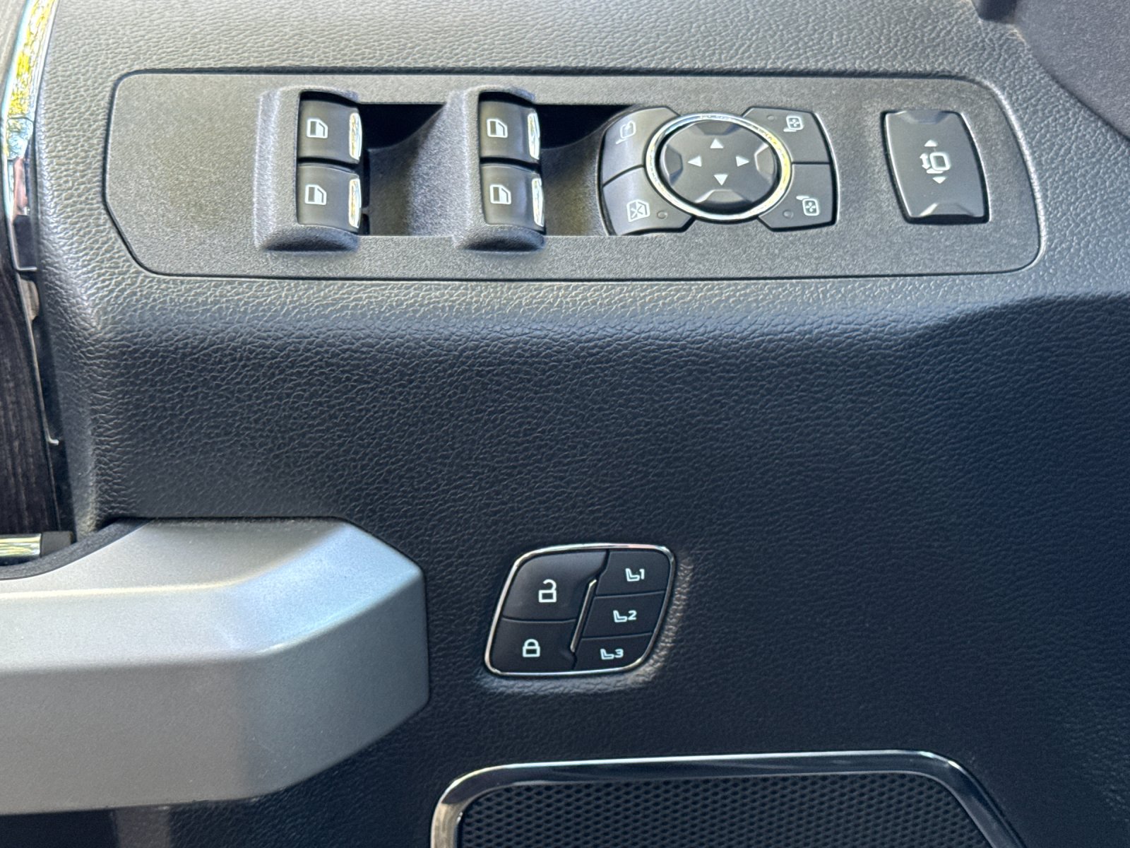 Used 2021 Silver Ford Lariat image 10