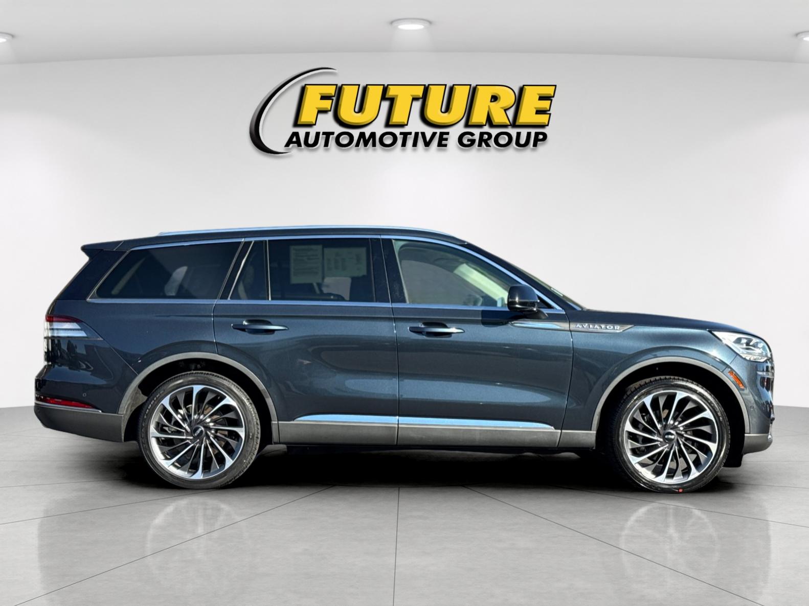Used 2023 Blue Lincoln Reserve image 2