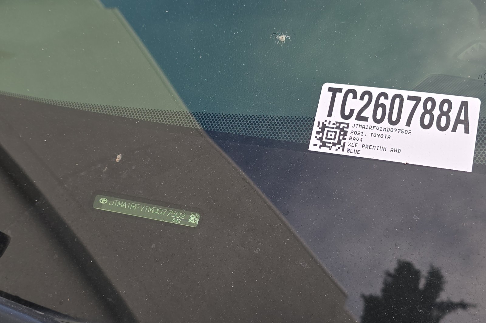 Used 2021 Blue Toyota XLE Premium image 3