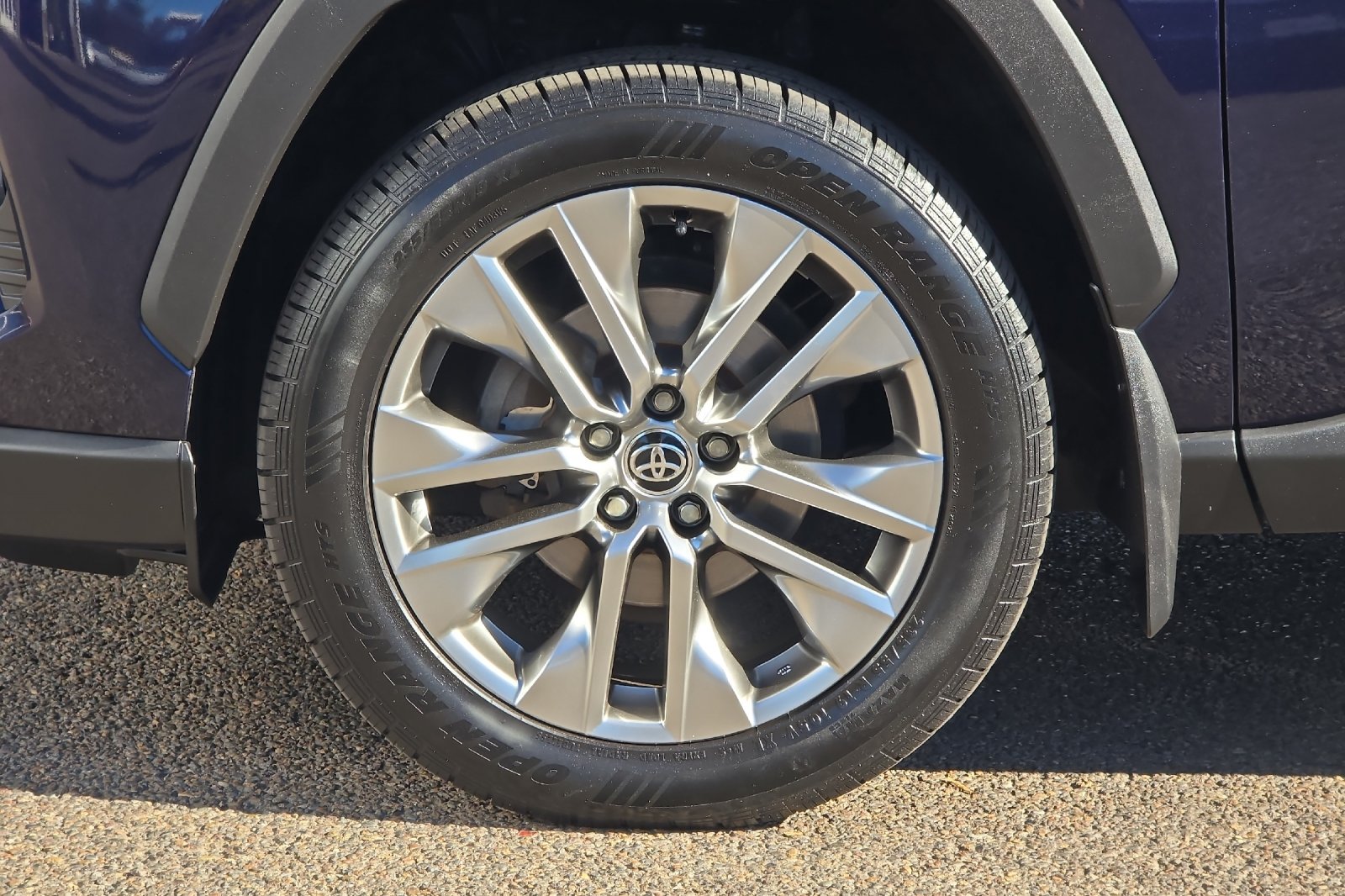 Used 2021  Toyota XLE Premium image 26