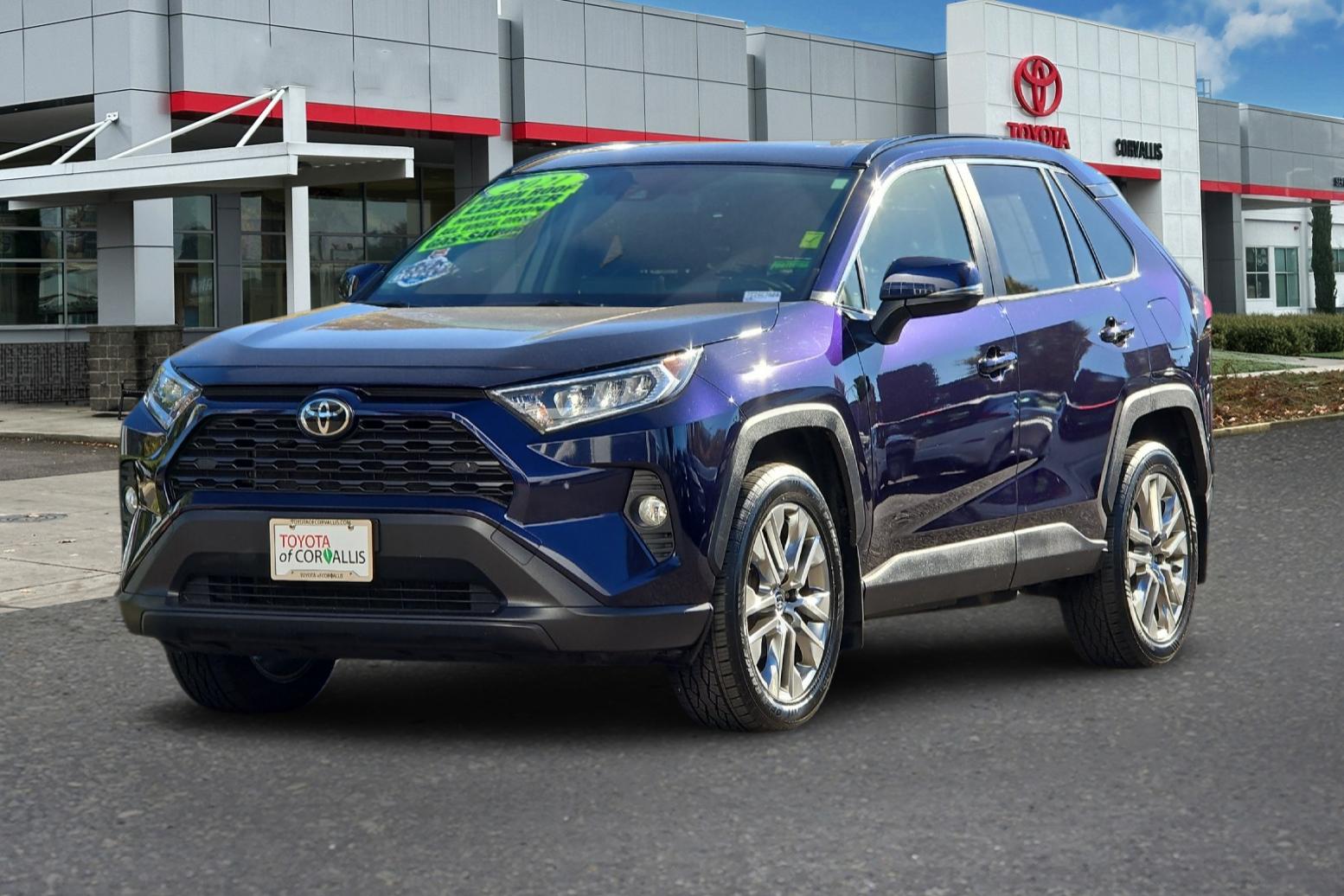 Used 2021  Toyota XLE Premium image 8